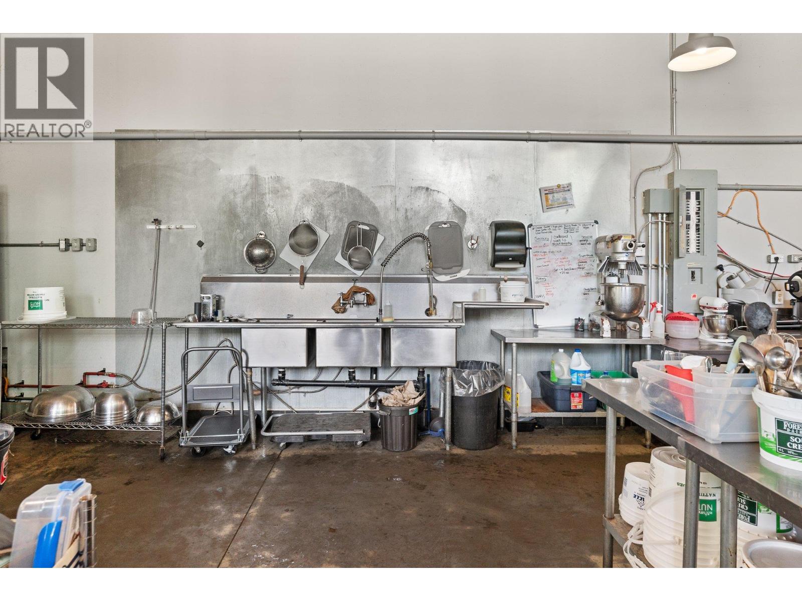 1615 Dickson Avenue Unit# 100, Kelowna, BC