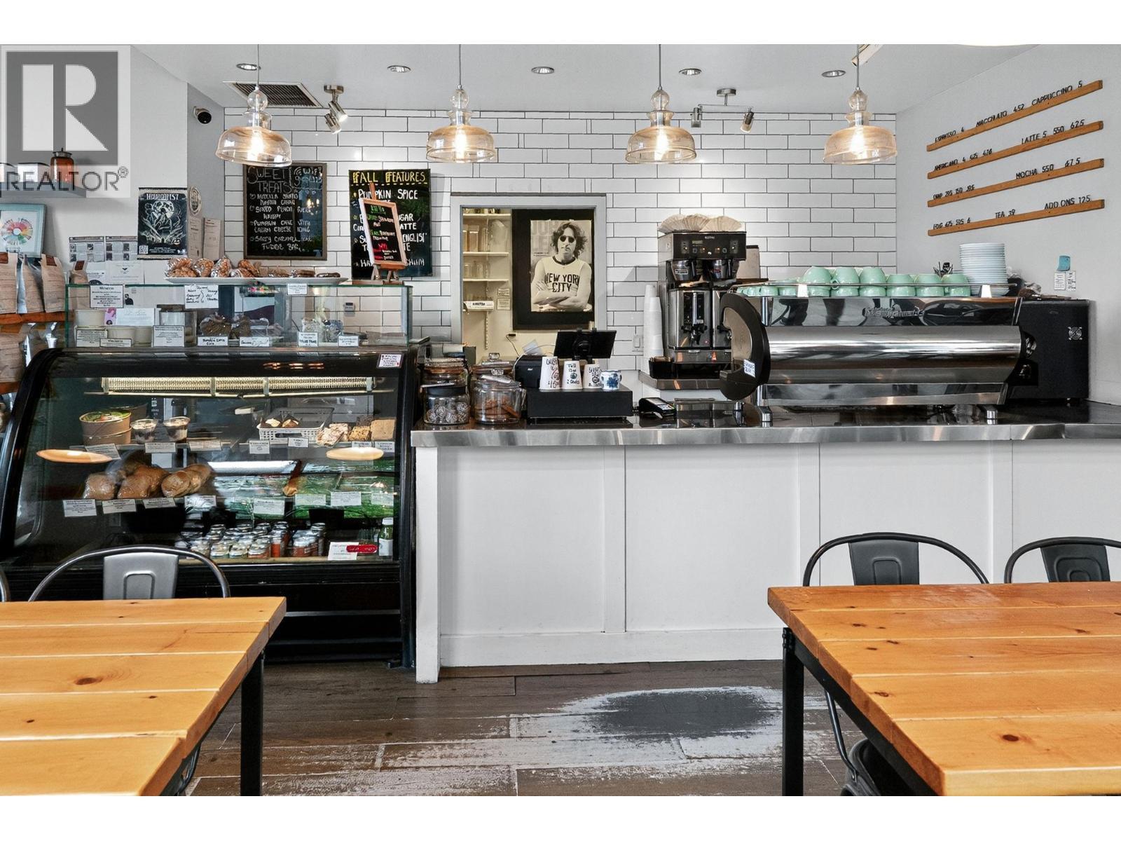 1615 Dickson Avenue Unit# 100, Kelowna, BC