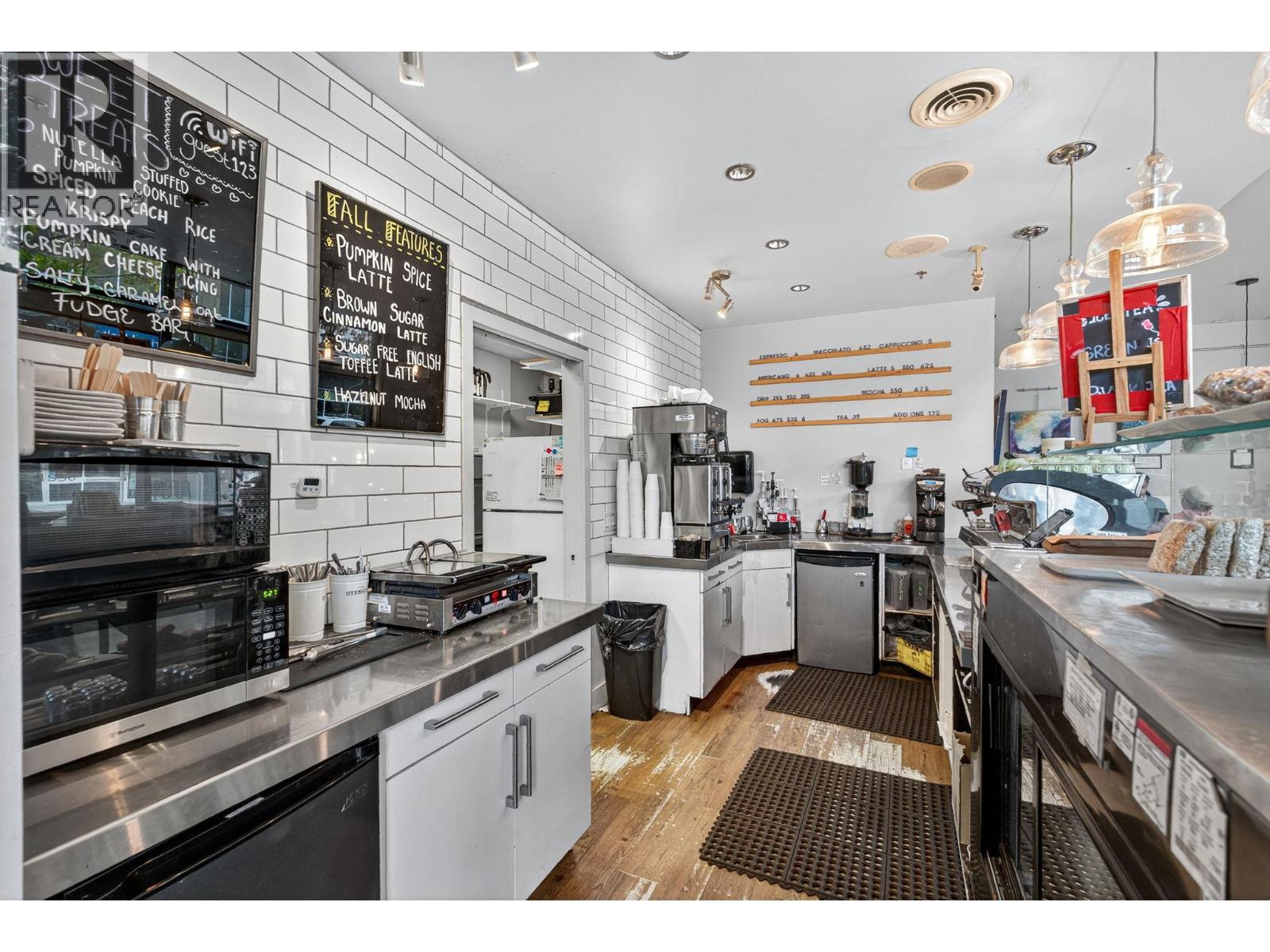 1615 Dickson Avenue Unit# 100, Kelowna, BC