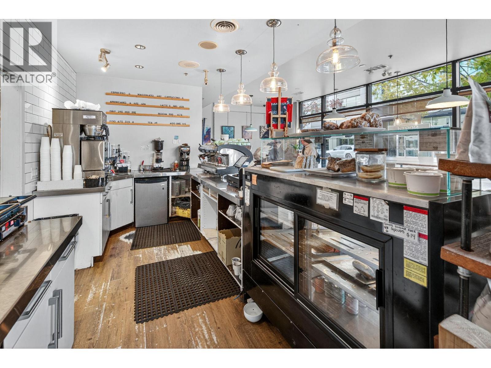 1615 Dickson Avenue Unit# 100, Kelowna, BC