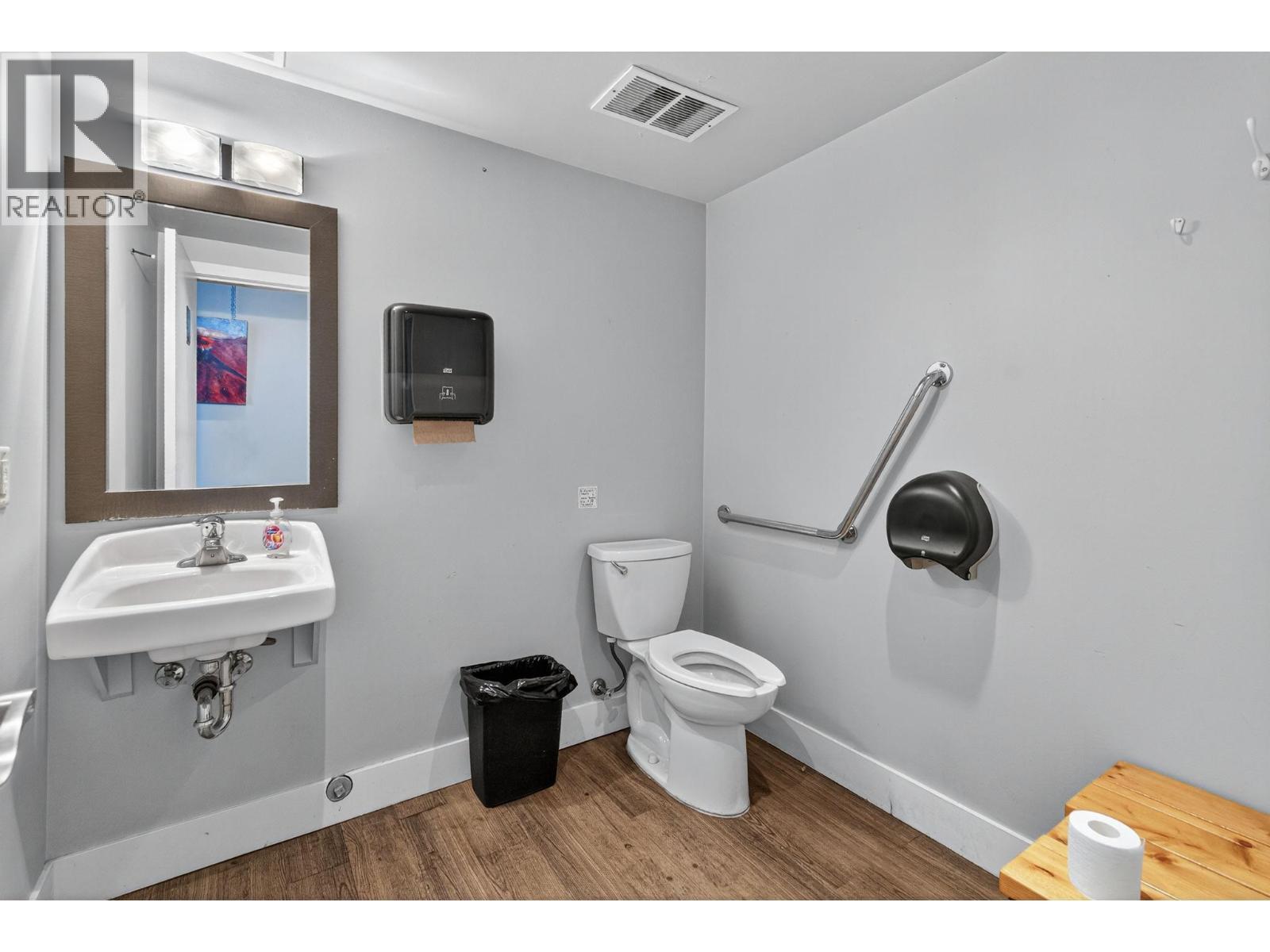 1615 Dickson Avenue Unit# 100, Kelowna, BC