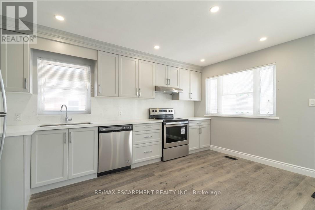 1 - 196 Upper Paradise Street, Hamilton, ON - Indoor Photo Showing Kitchen With Upgraded Kitchen