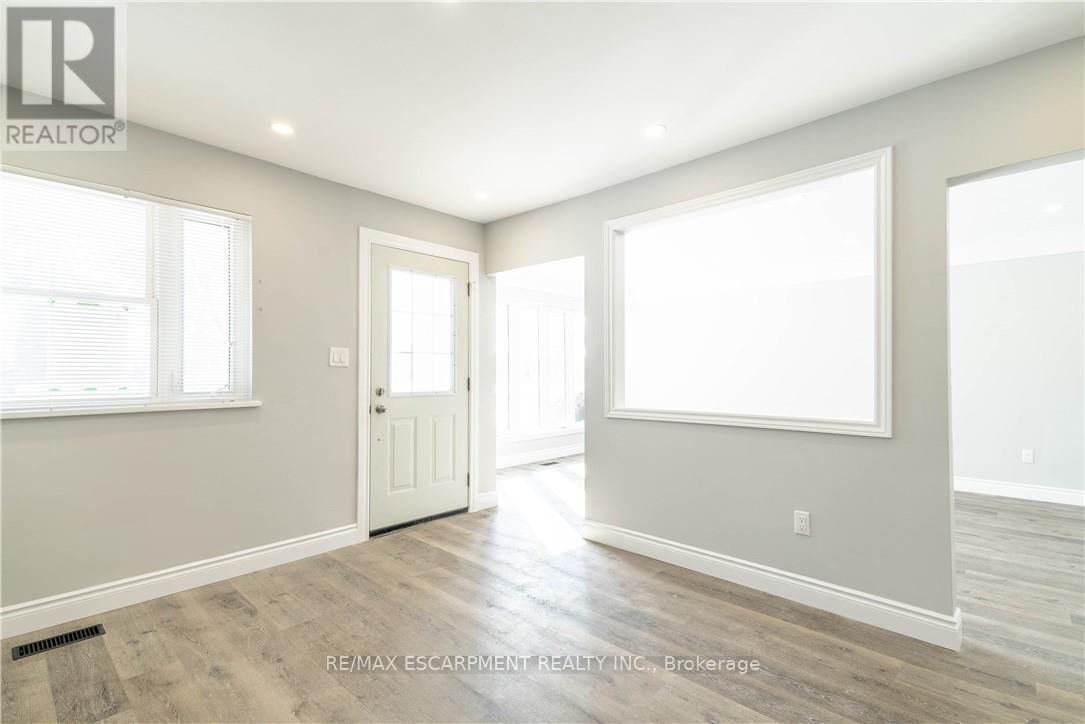 1 - 196 Upper Paradise Street, Hamilton, ON - Indoor Photo Showing Other Room