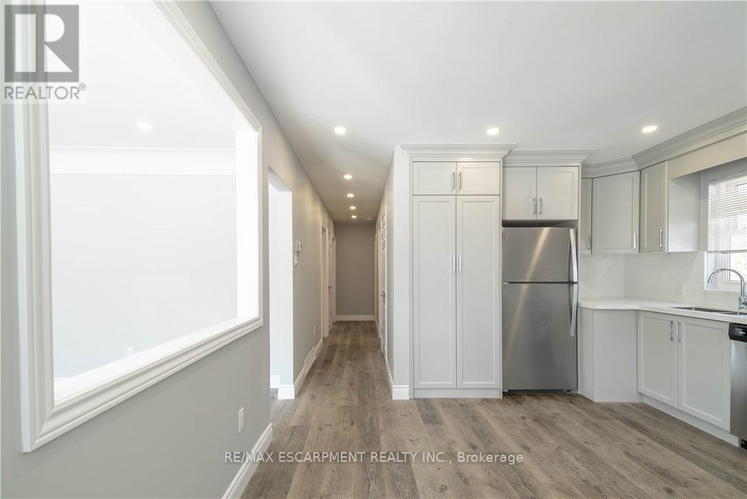 1 - 196 Upper Paradise Street, Hamilton, ON - Indoor Photo Showing Kitchen