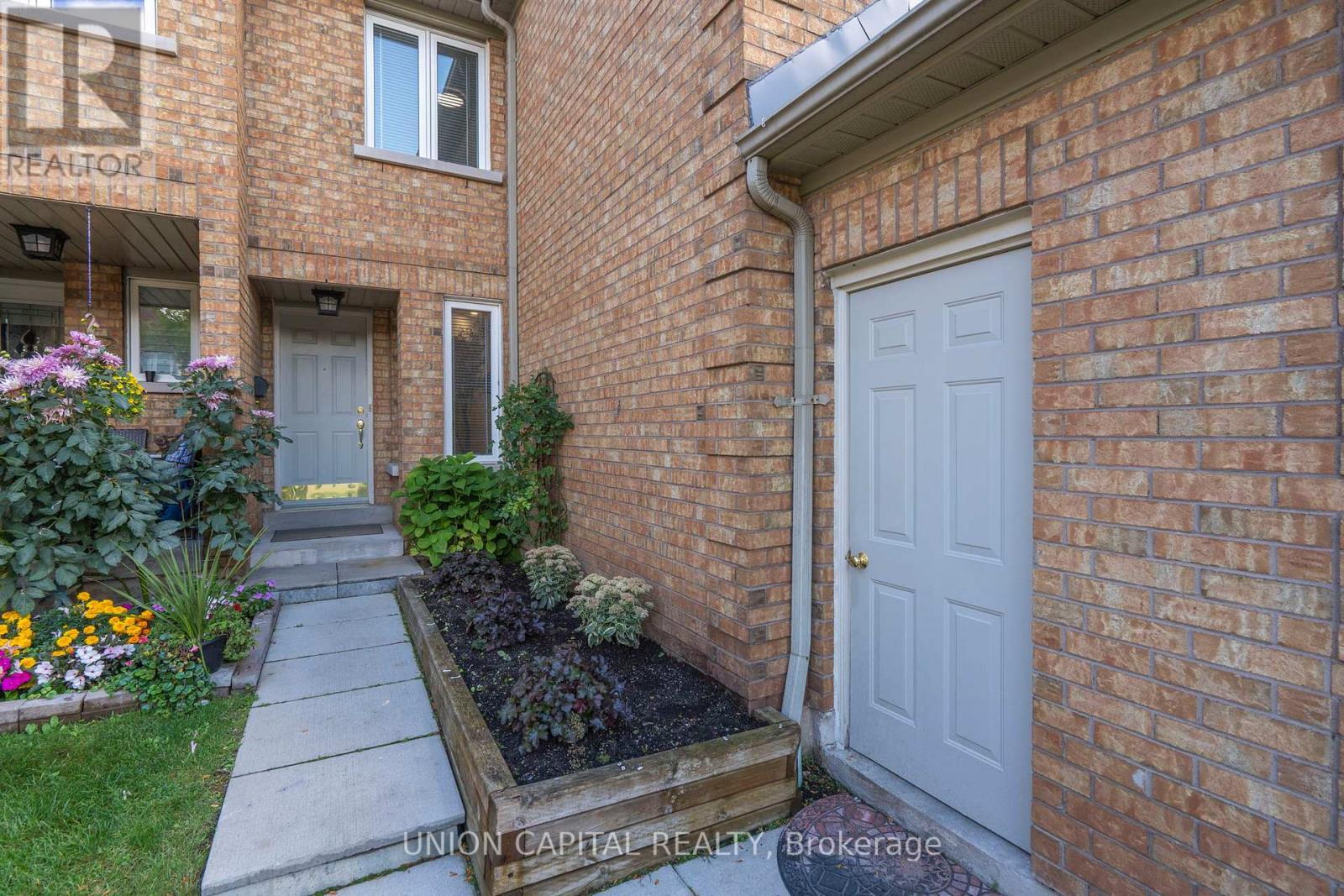 106 - 2555 Thomas Street, Mississauga, ON - Outdoor With Exterior