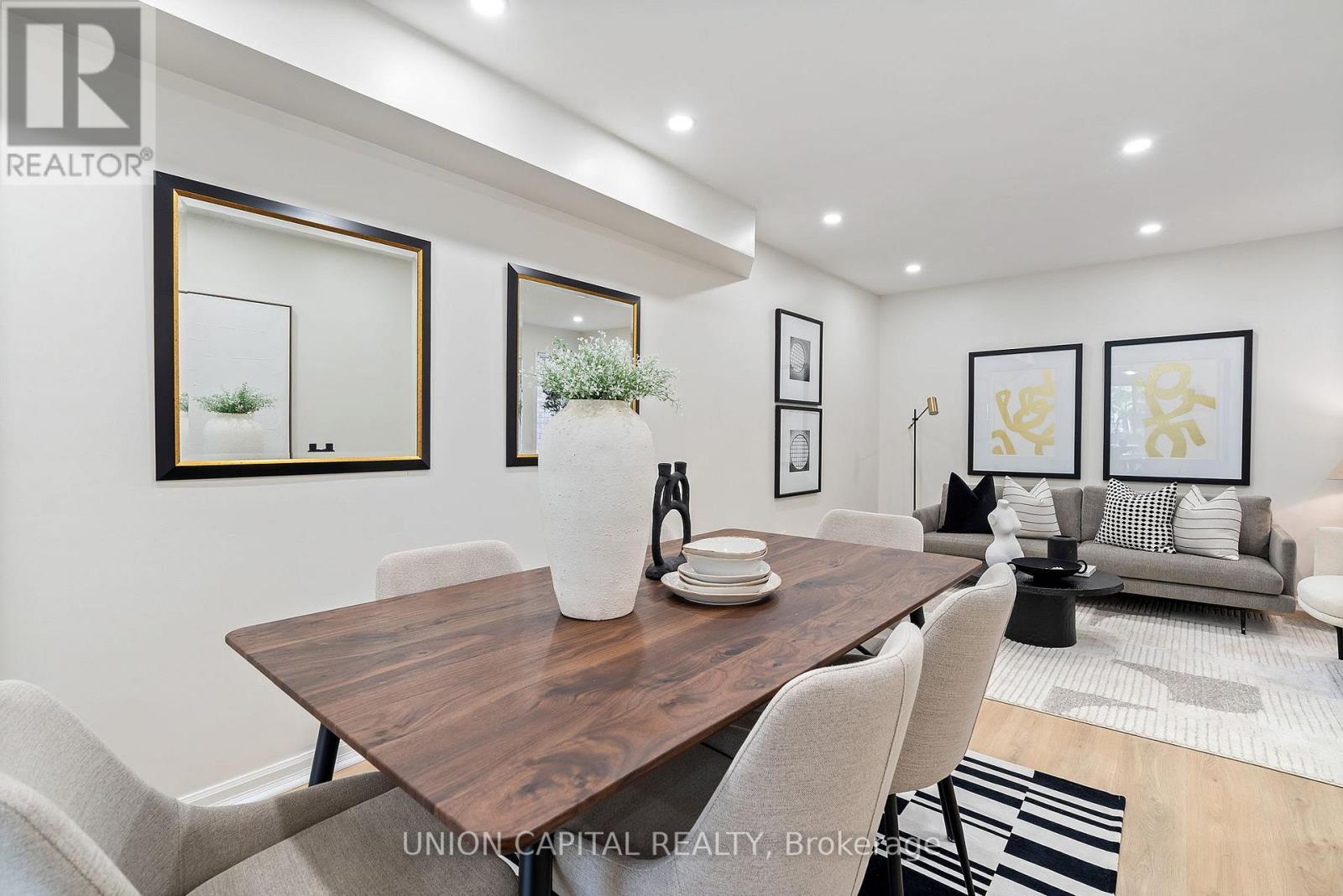 106 - 2555 Thomas Street, Mississauga, ON - Indoor Photo Showing Dining Room