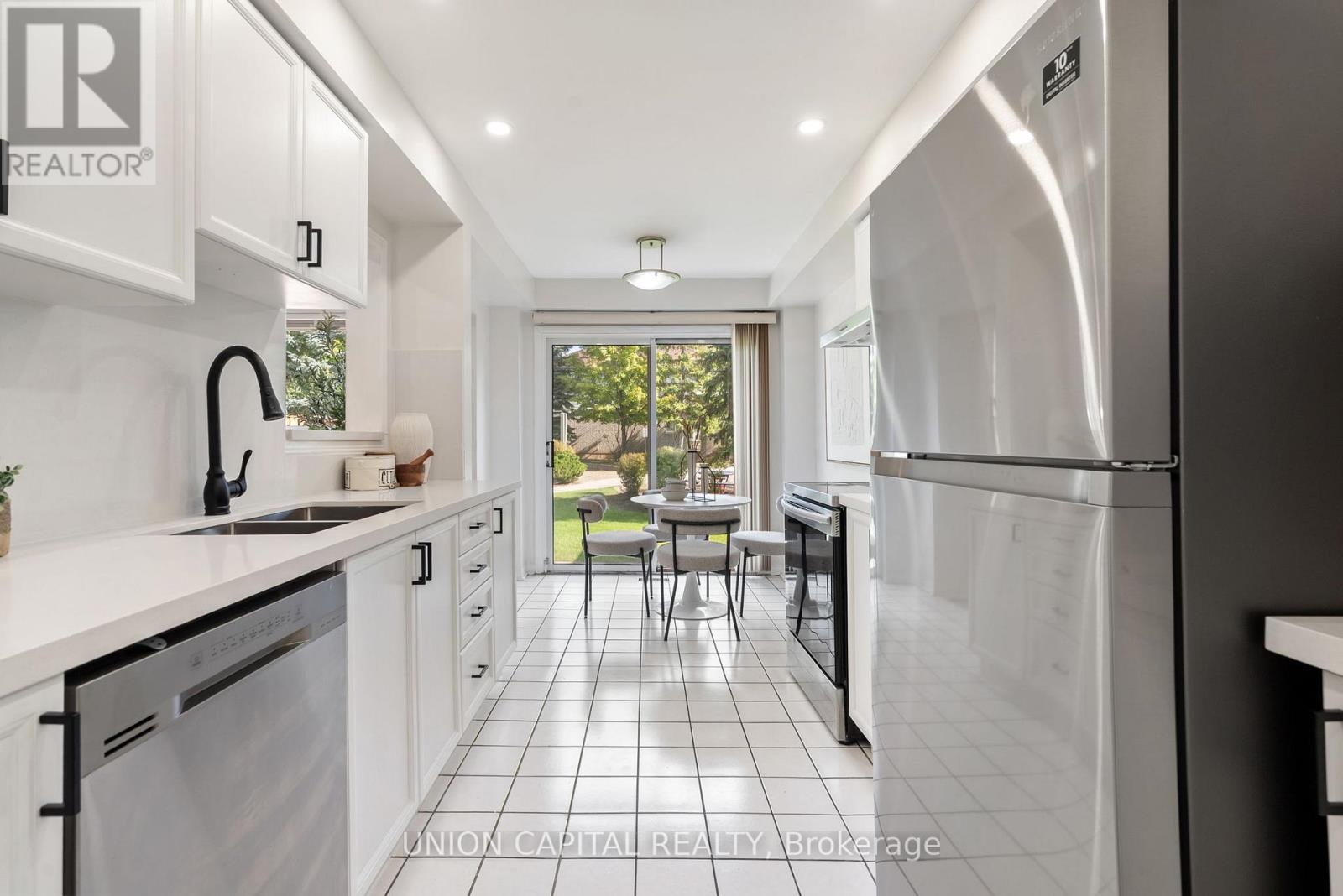 106 - 2555 Thomas Street, Mississauga, ON - Indoor Photo Showing Kitchen With Double Sink