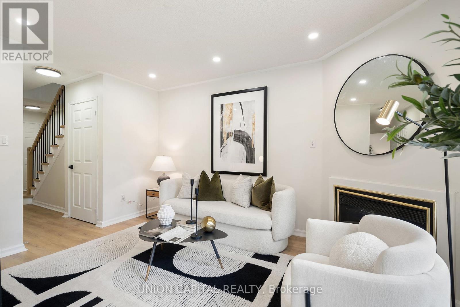 106 - 2555 Thomas Street, Mississauga, ON - Indoor Photo Showing Living Room