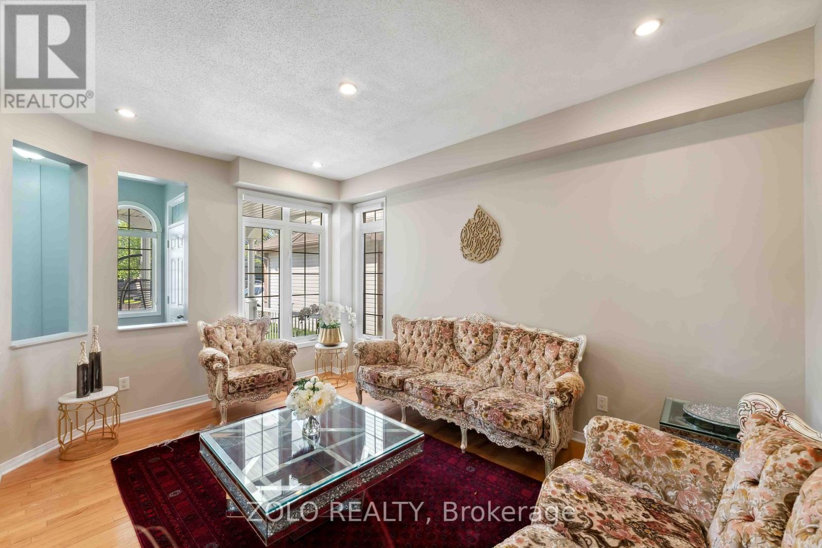 2421 Glandriel Crescent, Ottawa, ON - Indoor Photo Showing Living Room