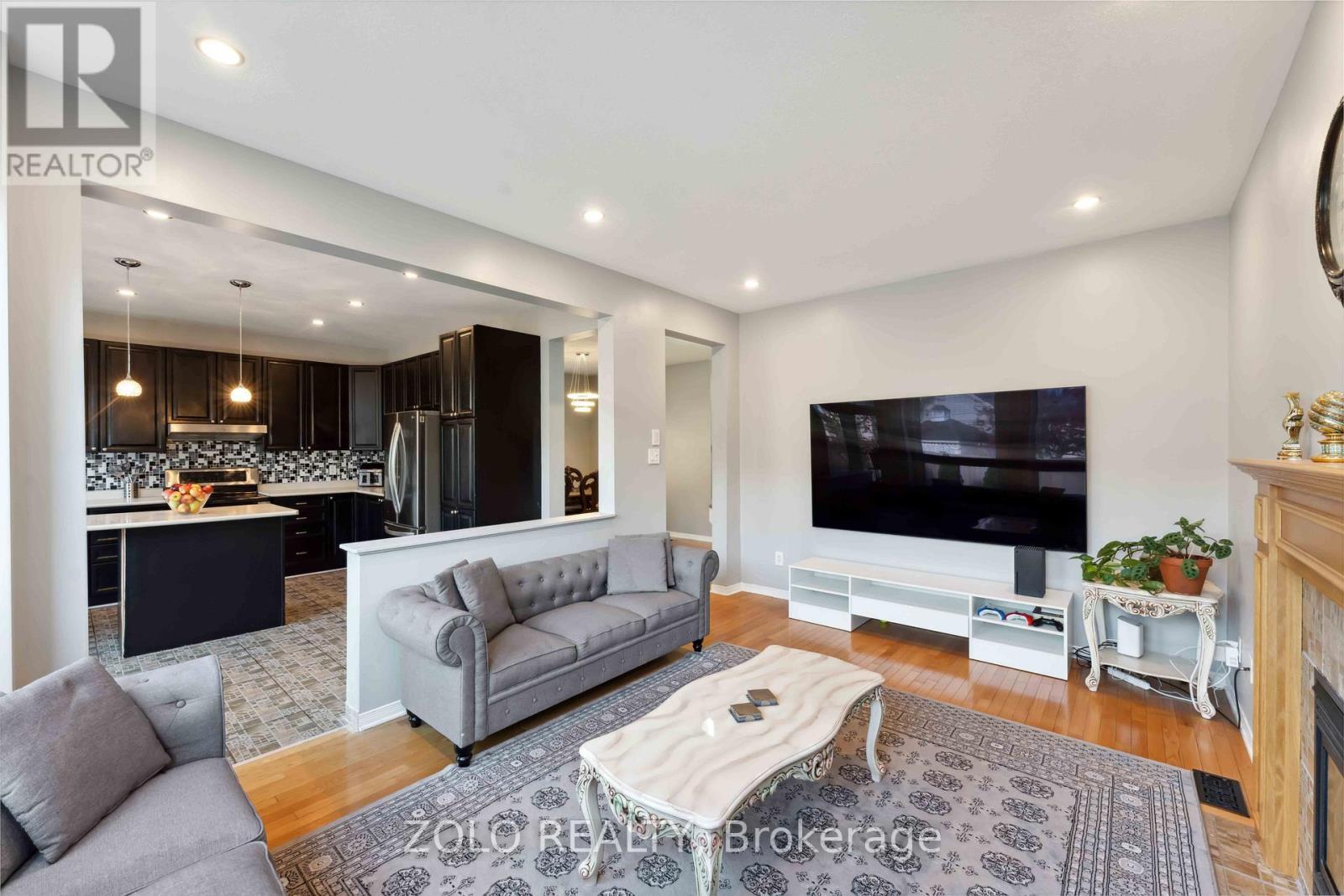 2421 Glandriel Crescent, Ottawa, ON - Indoor Photo Showing Living Room
