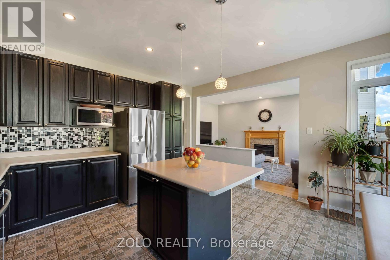 2421 Glandriel Crescent, Ottawa, ON - Indoor Photo Showing Kitchen With Fireplace With Upgraded Kitchen