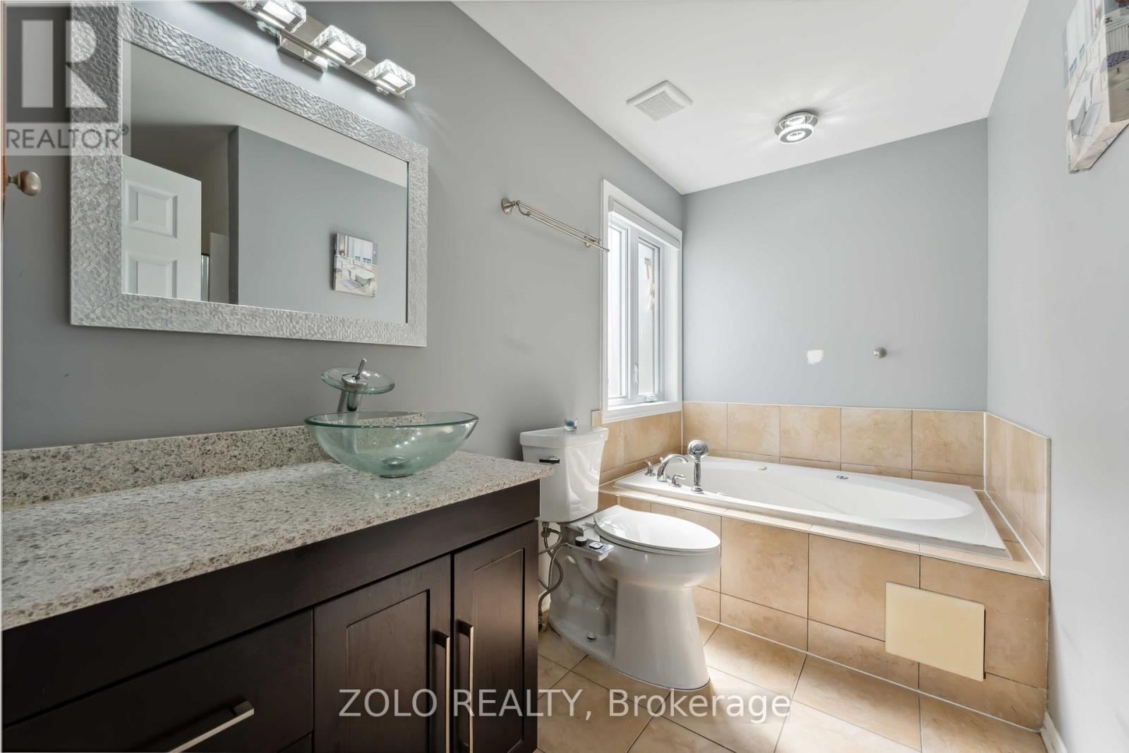 En-suite - 2421 Glandriel Crescent, Ottawa, ON - Indoor Photo Showing Bathroom