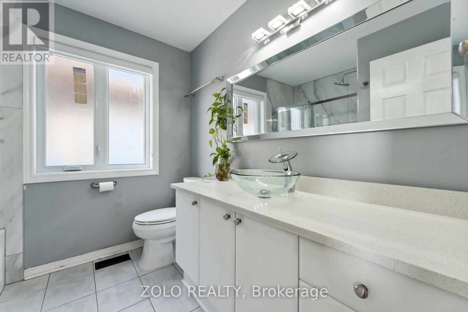 Second Bathroom - 2421 Glandriel Crescent, Ottawa, ON - Indoor Photo Showing Bathroom