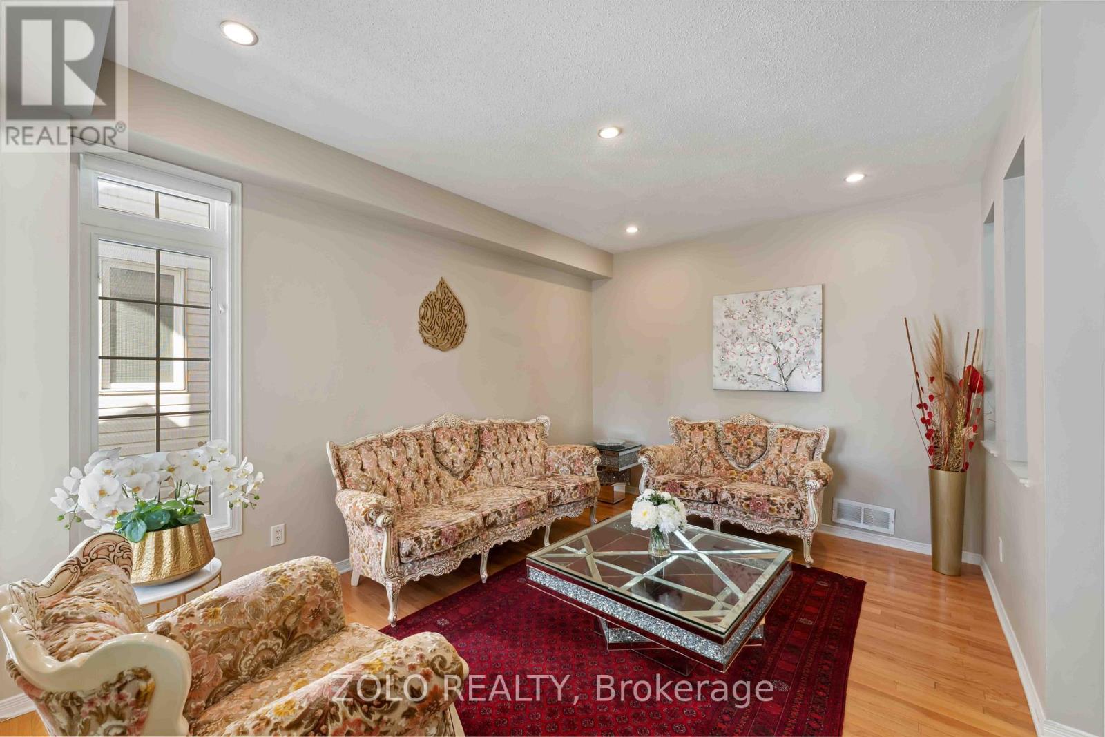 2421 Glandriel Crescent, Ottawa, ON - Indoor Photo Showing Living Room