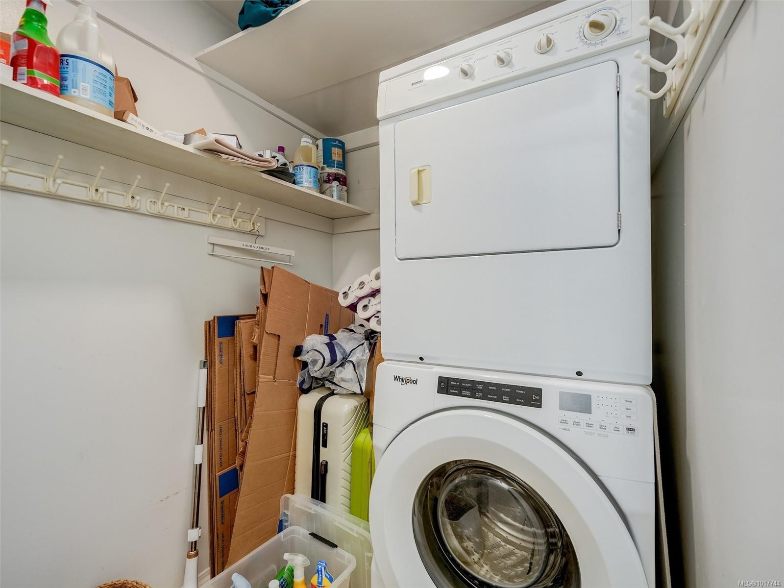 308-899 Darwin Ave, Saanich, BC - Indoor Photo Showing Laundry Room