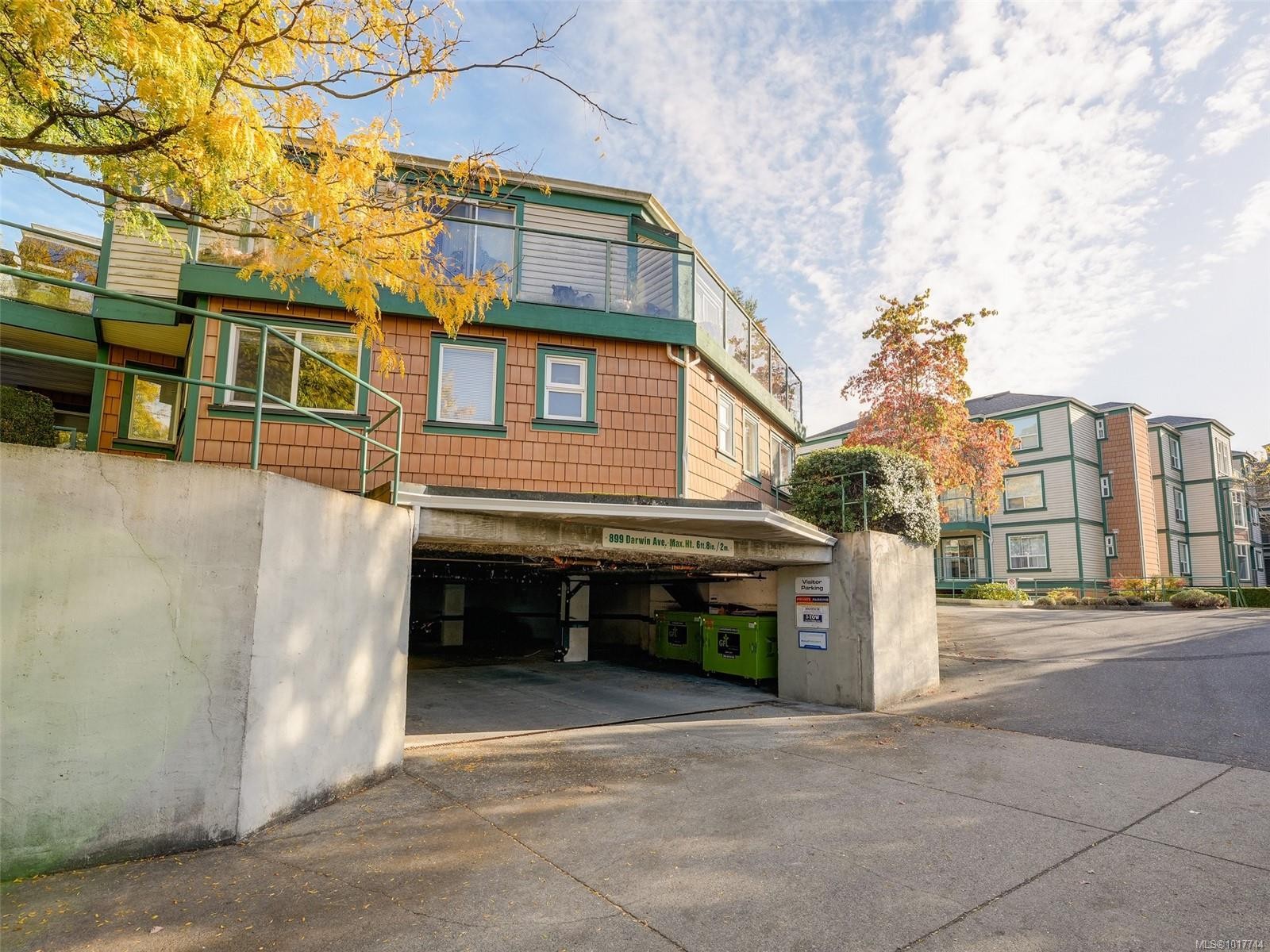 308-899 Darwin Ave, Saanich, BC - Outdoor