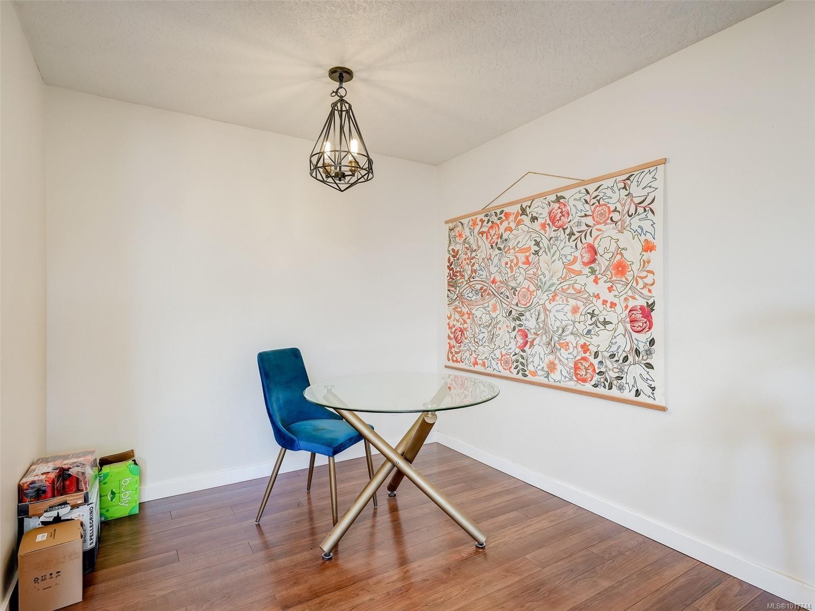 308-899 Darwin Ave, Saanich, BC - Indoor