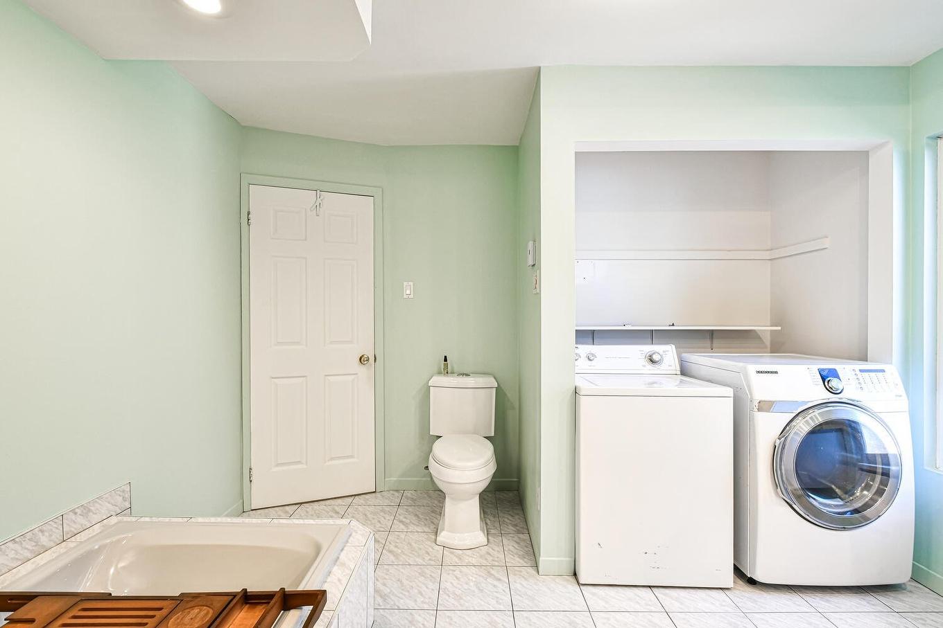 Salle de bains - 33 410E Avenue, Saint-Hippolyte, QC - Indoor Photo Showing Laundry Room