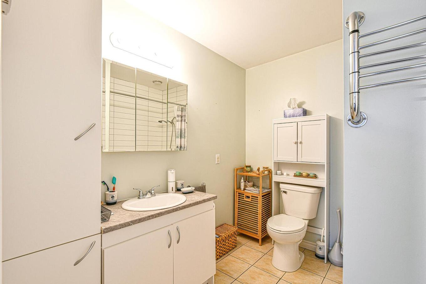 Salle de bains - 33 410E Avenue, Saint-Hippolyte, QC - Indoor Photo Showing Bathroom