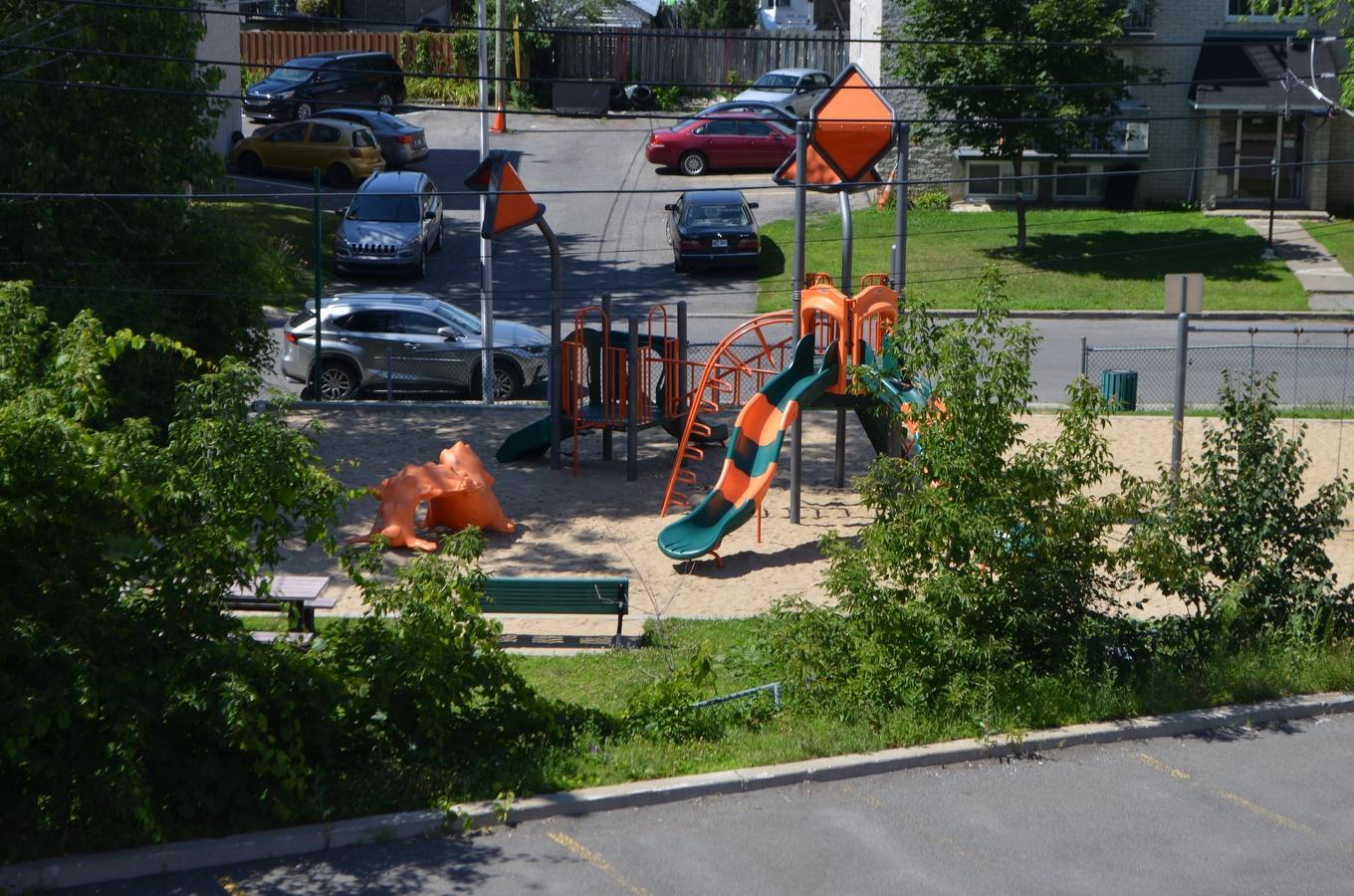 Back facade - 302-16647 Boul. Pierrefonds, Montréal (L'Île-Bizard/Sainte-Geneviève), QC - Outdoor