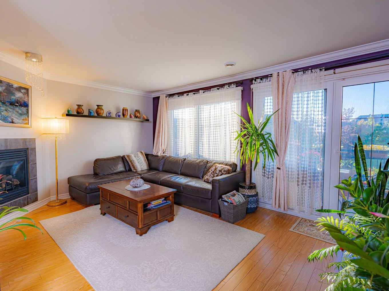 Living room - 5-654 Rue Des Sureaux, Boucherville, QC - Indoor Photo Showing Living Room With Fireplace