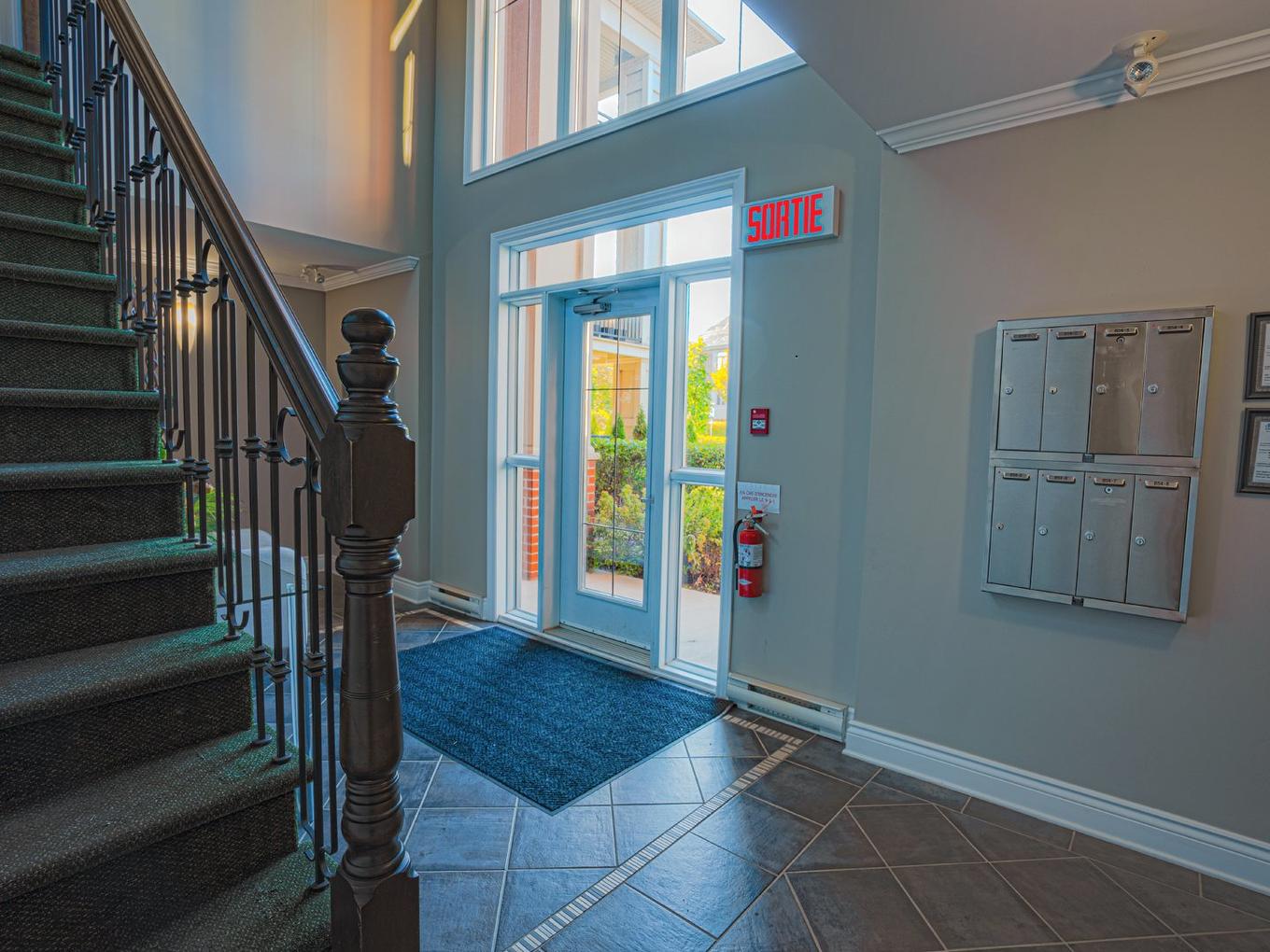 Exterior entrance - 5-654 Rue Des Sureaux, Boucherville, QC - Indoor Photo Showing Other Room