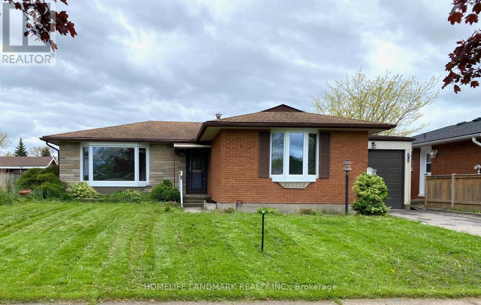 6986 Centennial Street, Niagara Falls, ON - Outdoor