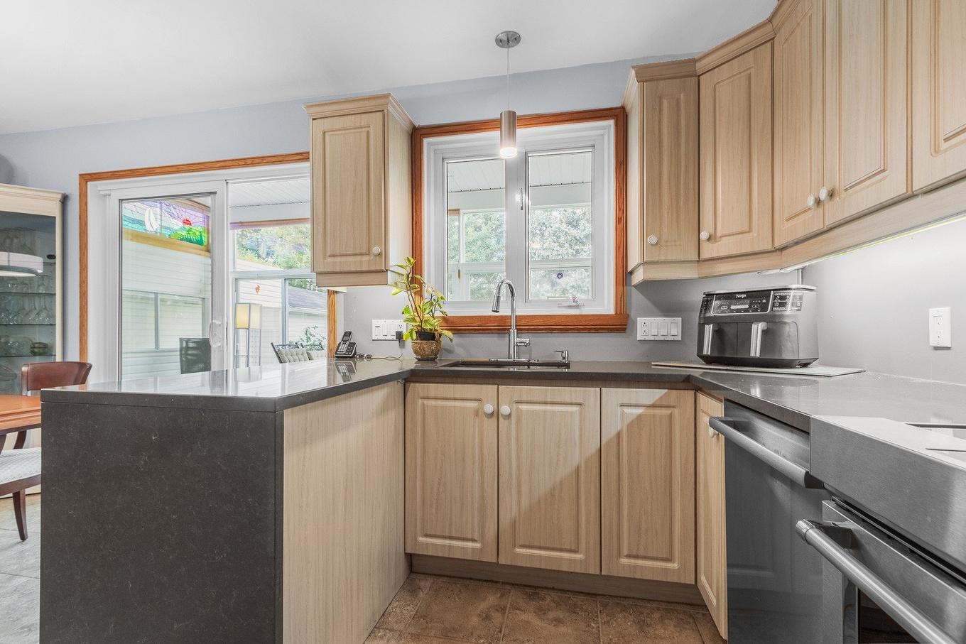 Cuisine - 2572 - 2574 Rue De Port-Royal, Québec (Sainte-Foy/Sillery/Cap-Rouge), QC - Indoor Photo Showing Kitchen