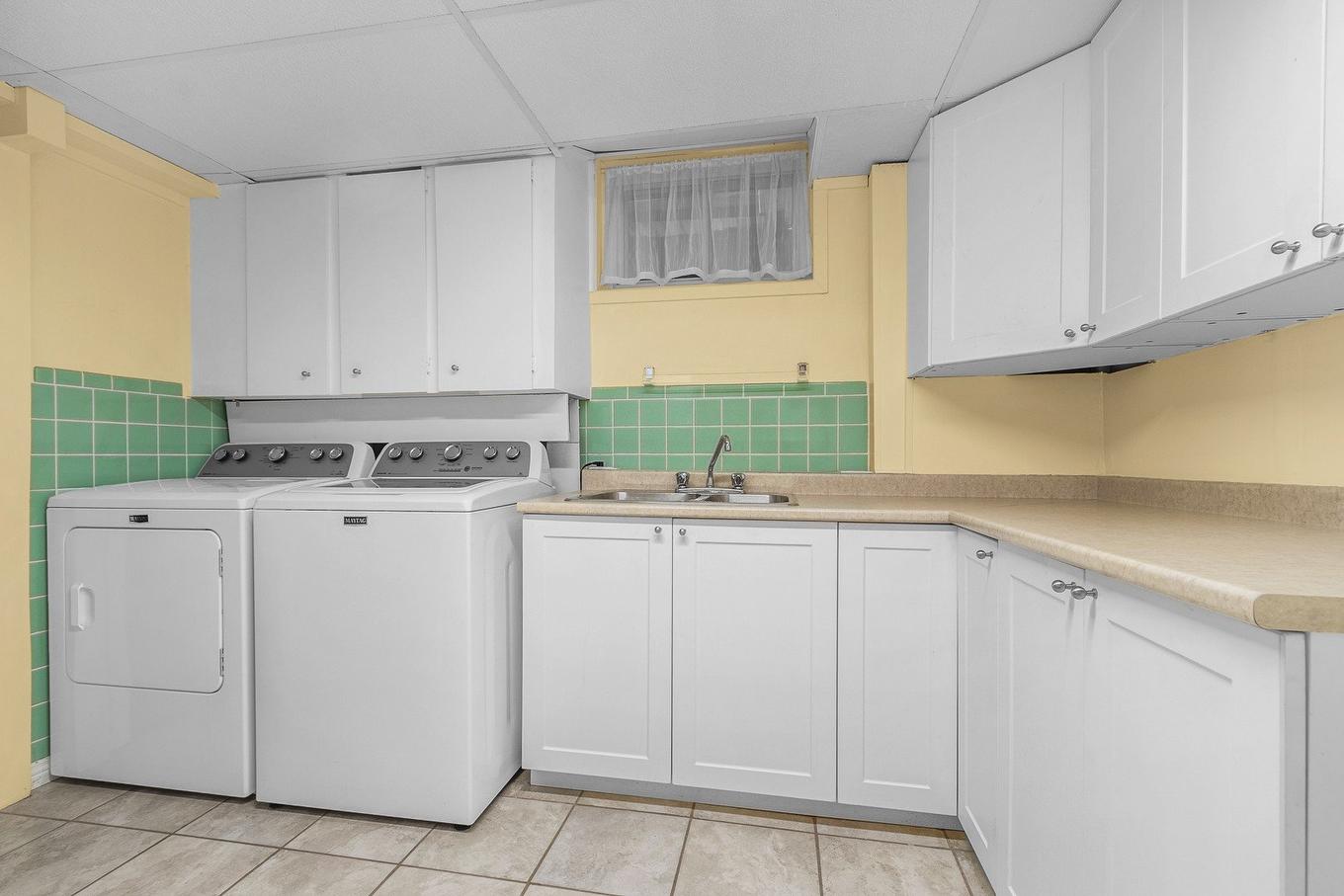 Salle de lavage - 2572 - 2574 Rue De Port-Royal, Québec (Sainte-Foy/Sillery/Cap-Rouge), QC - Indoor Photo Showing Laundry Room