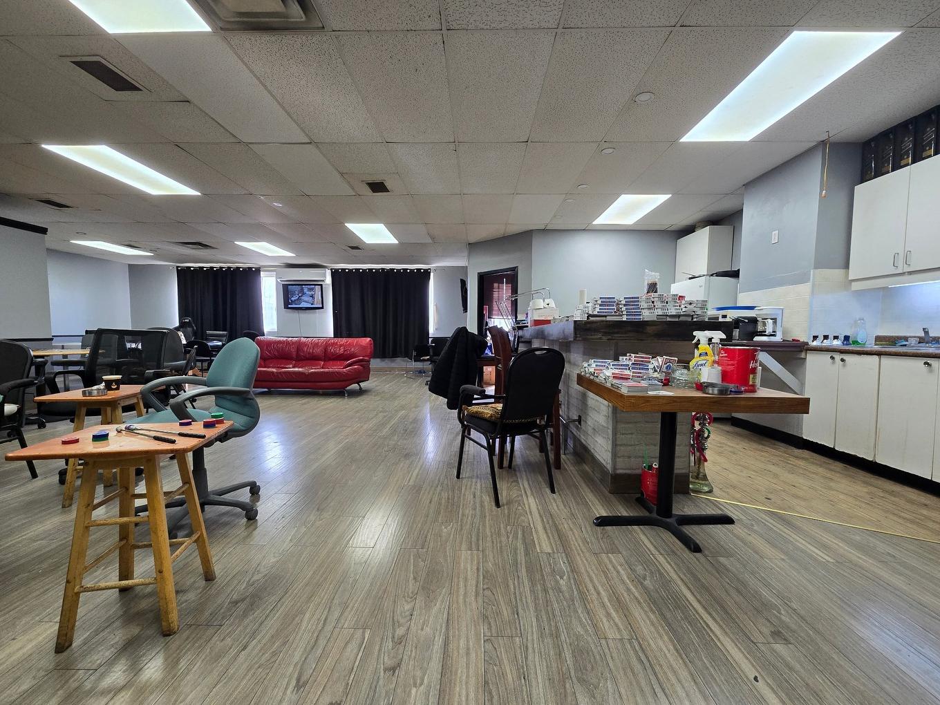 Office - 204-1276 Boul. Curé-Labelle, Laval (Chomedey), QC - Indoor