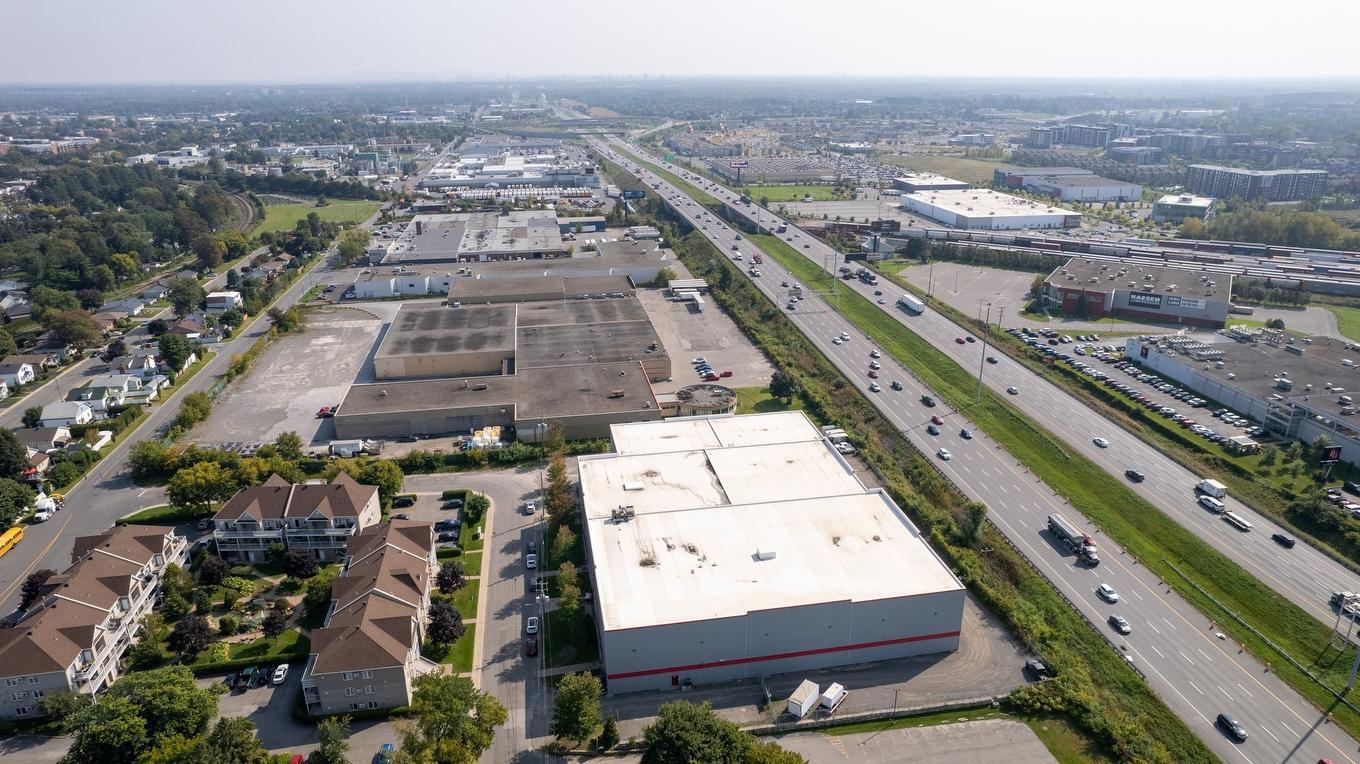 Photo aérienne - 1-24 Carré Sicard, Sainte-Thérèse, QC - Outdoor With View