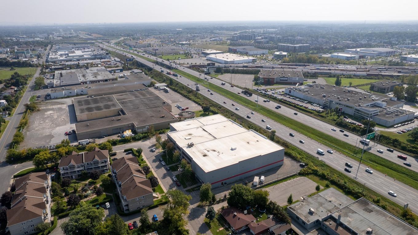 Photo aérienne - 1-24 Carré Sicard, Sainte-Thérèse, QC - Outdoor With View