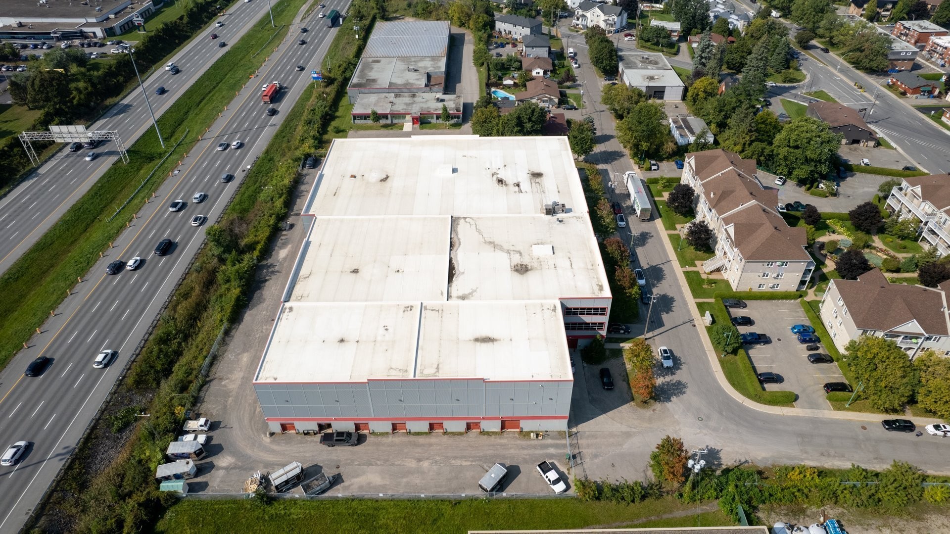 Aerial View - 1-24 Carré Sicard, Sainte-Thérèse, QC - Outdoor With View