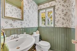 Powder room -