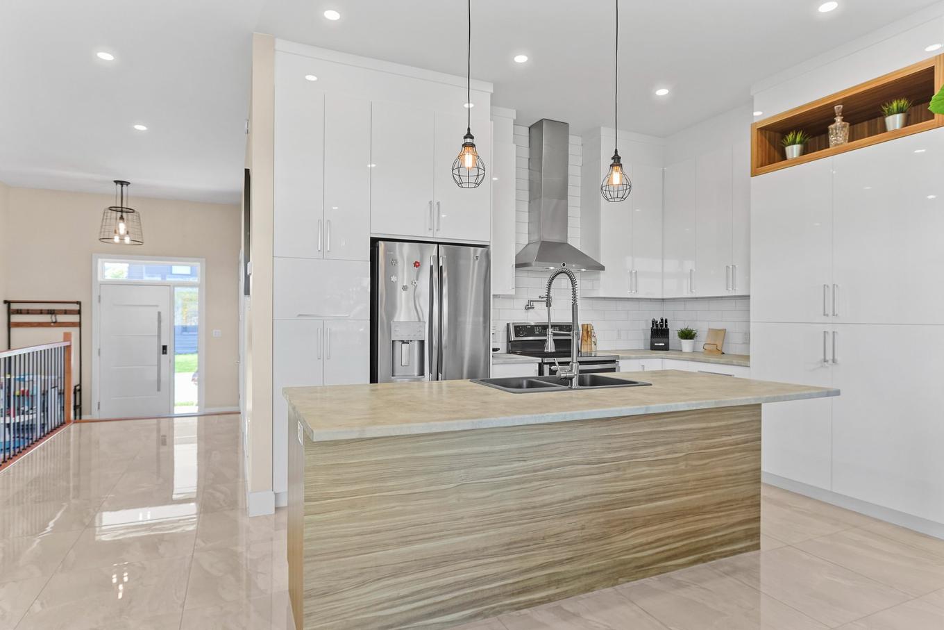 Kitchen - 55 Rue Du Hauban, Salaberry-De-Valleyfield, QC - Indoor Photo Showing Kitchen With Upgraded Kitchen