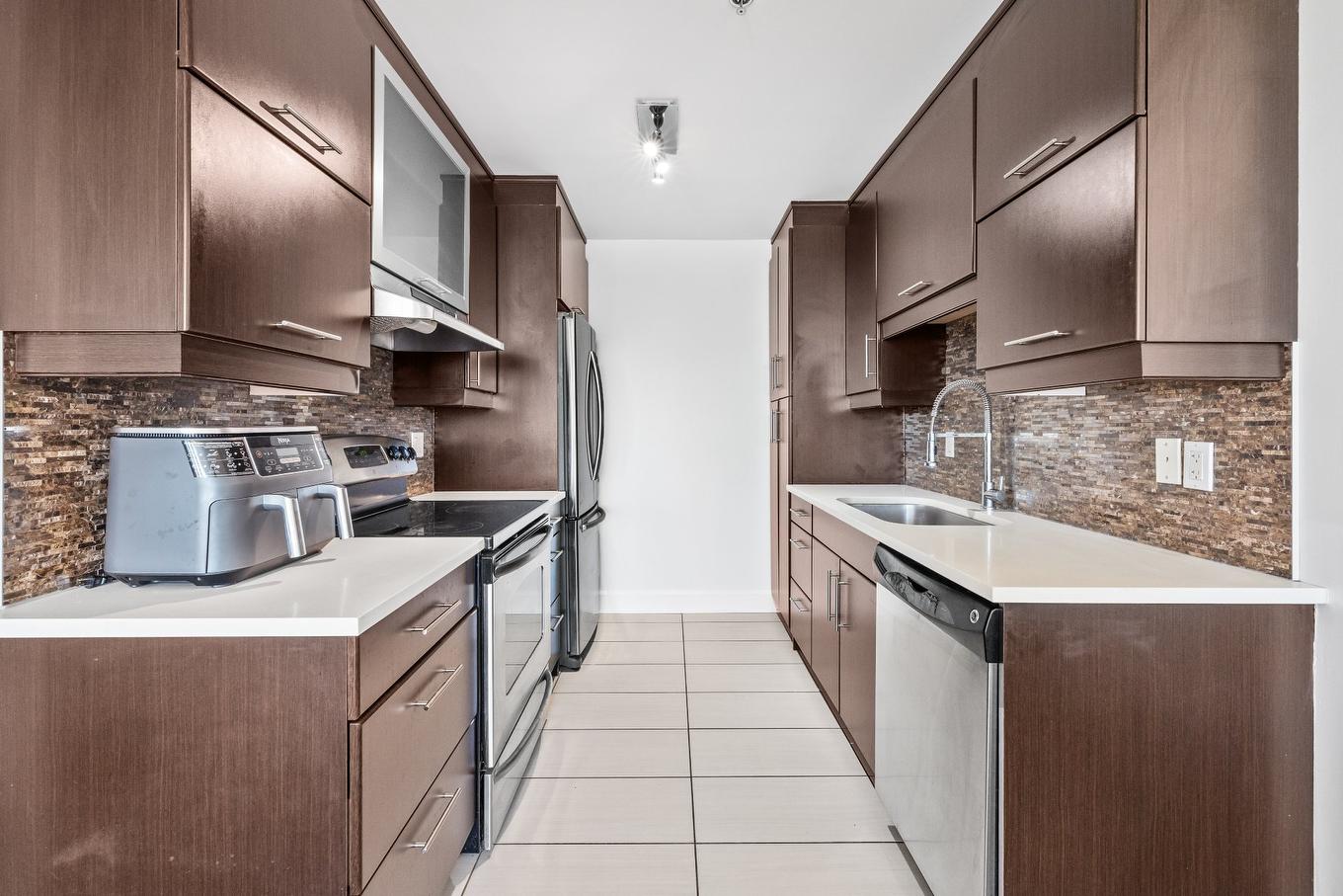 Cuisine - 1002-1900 Boul. Angrignon, Montréal (Lasalle), QC - Indoor Photo Showing Kitchen With Upgraded Kitchen