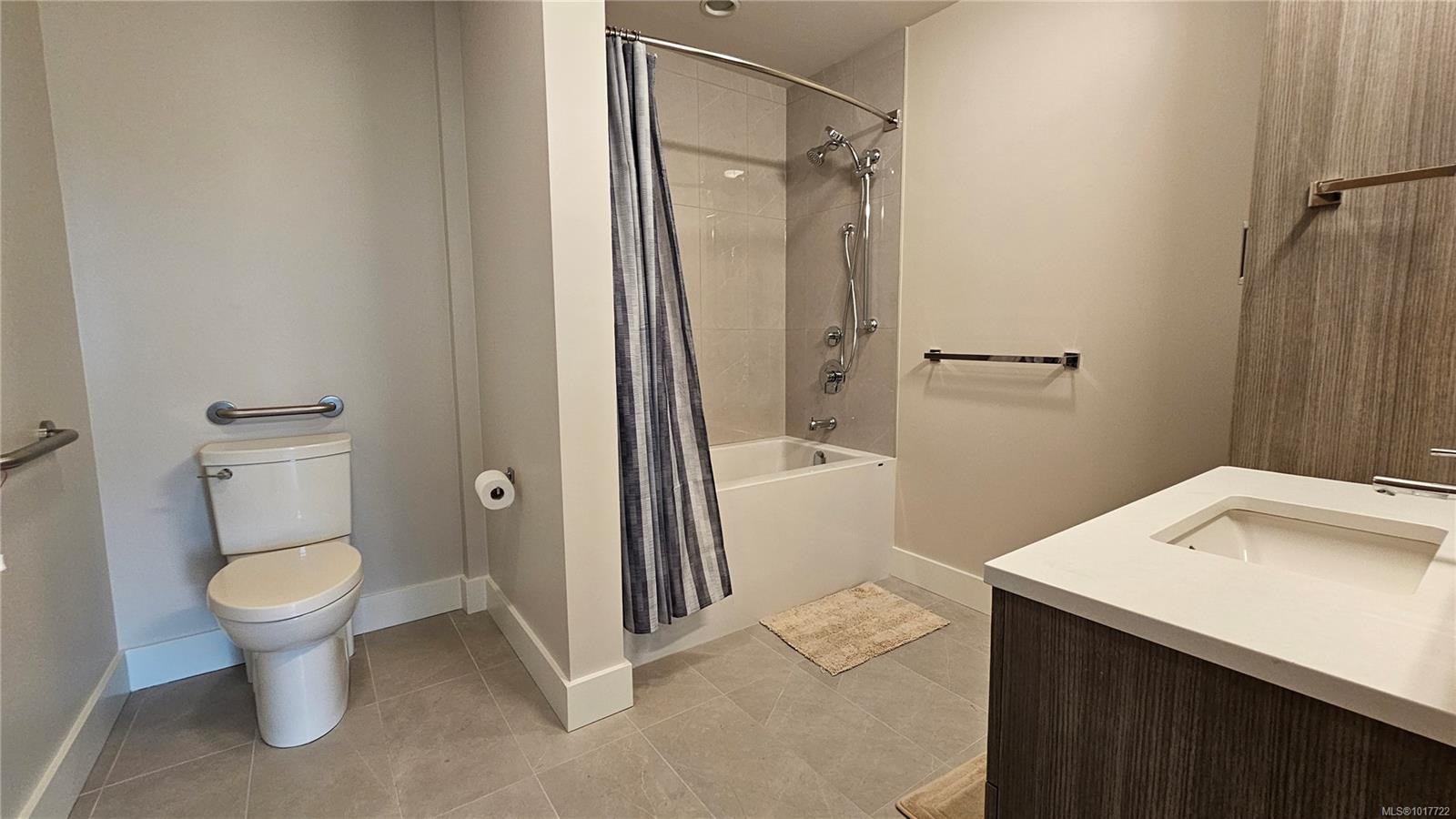 903-622 Admirals Rd, Esquimalt, BC - Indoor Photo Showing Bathroom