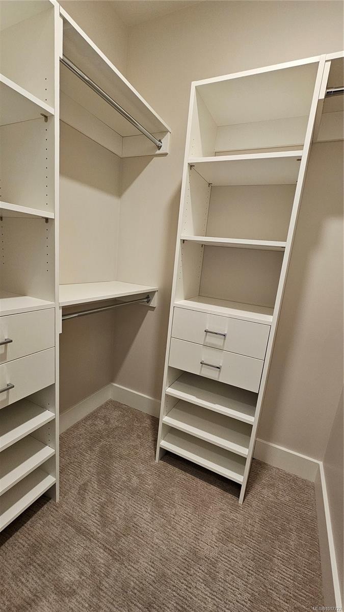 903-622 Admirals Rd, Esquimalt, BC - Indoor With Storage