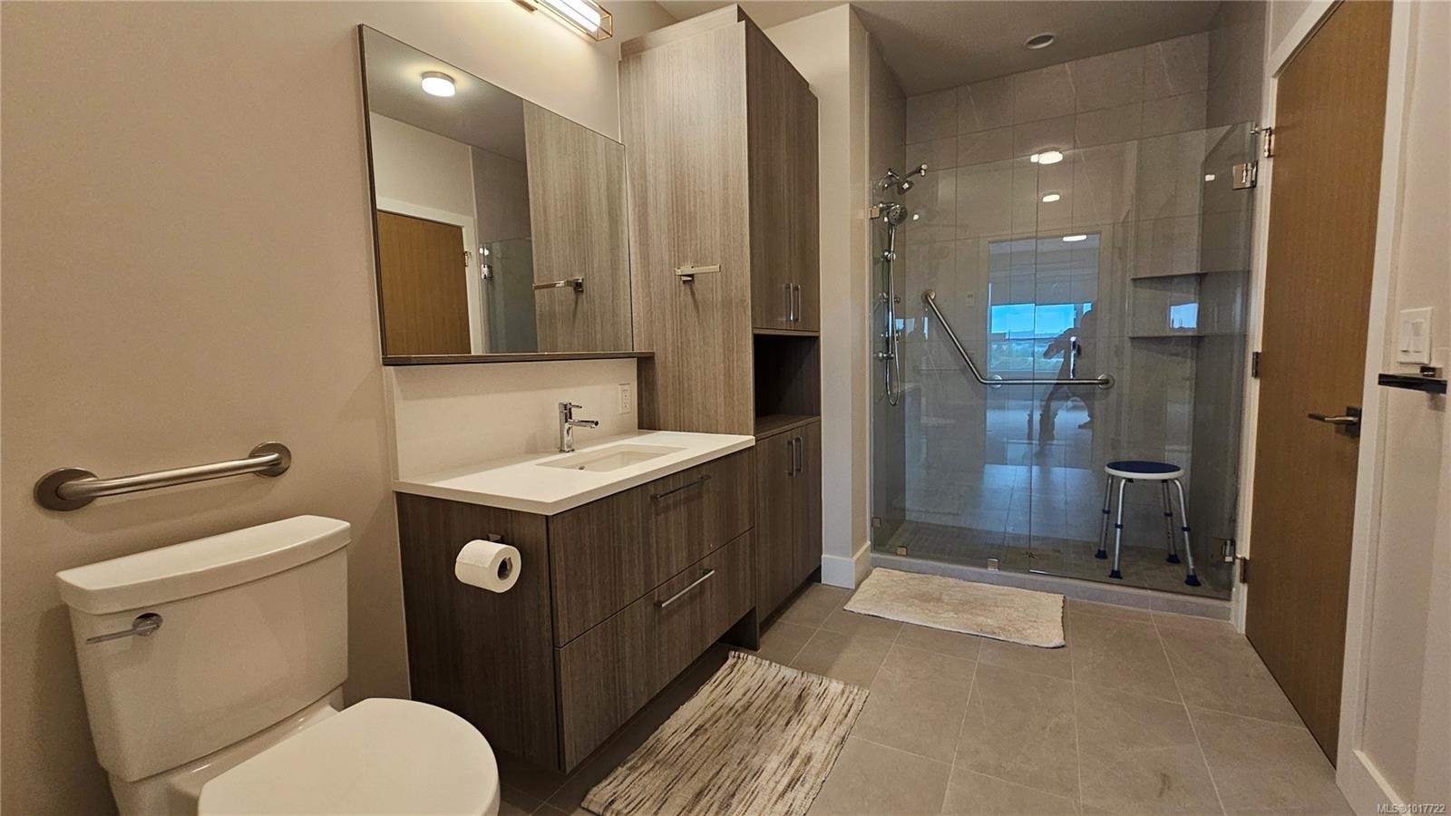 903-622 Admirals Rd, Esquimalt, BC - Indoor Photo Showing Bathroom