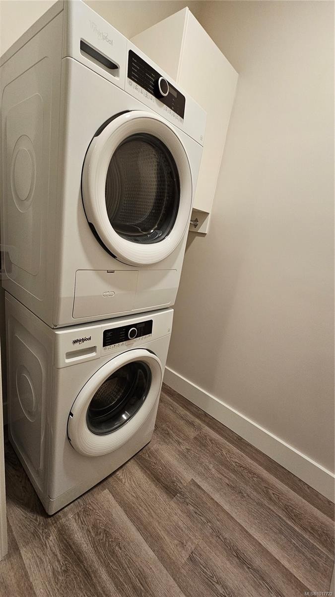 903-622 Admirals Rd, Esquimalt, BC - Indoor Photo Showing Laundry Room
