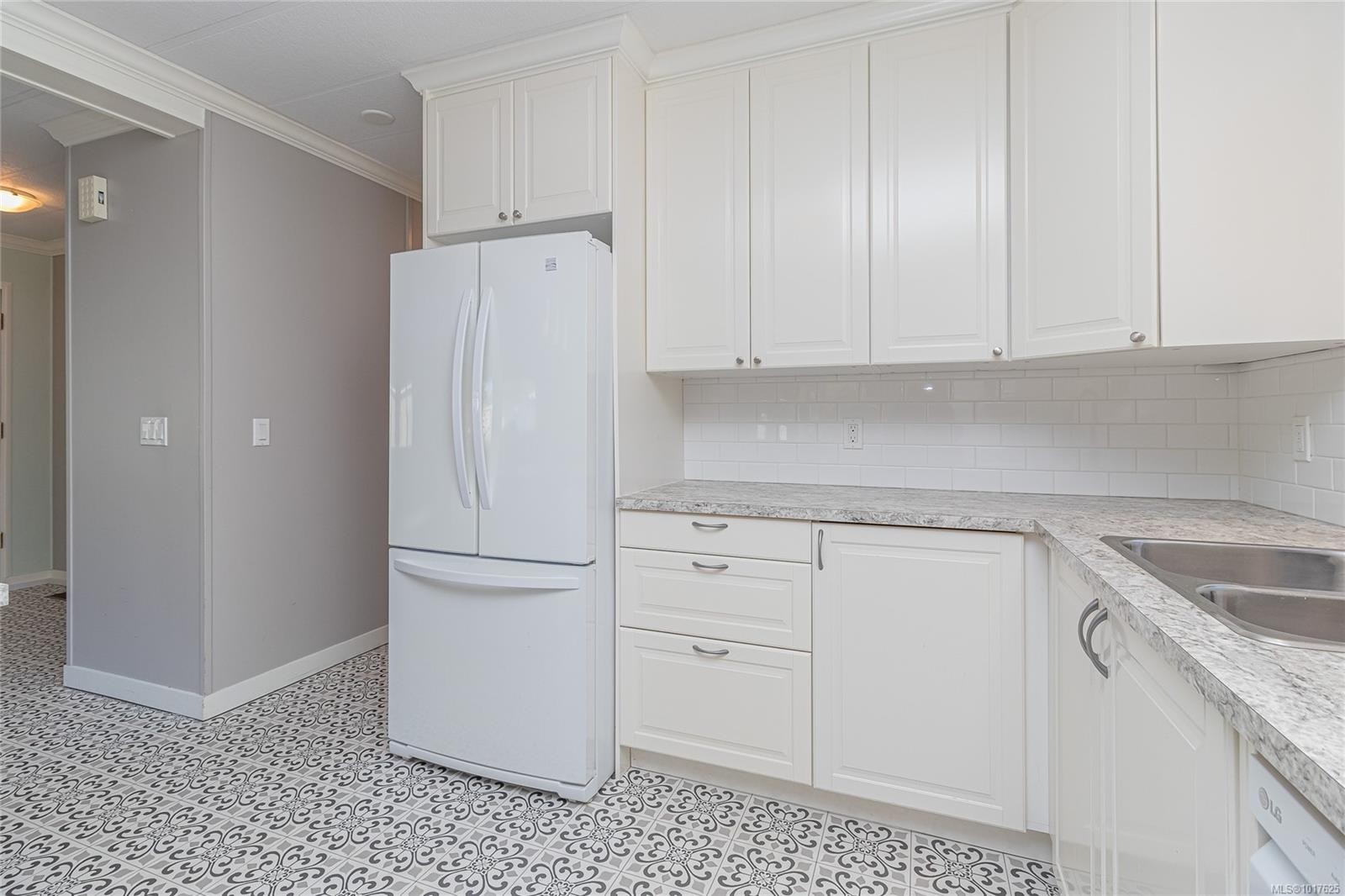 2135 Summergate Blvd, Sidney, BC