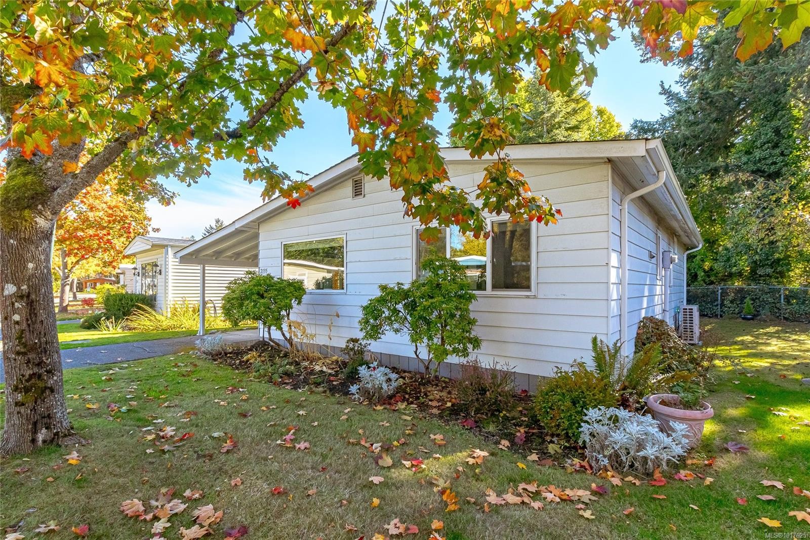 2135 Summergate Blvd, Sidney, BC