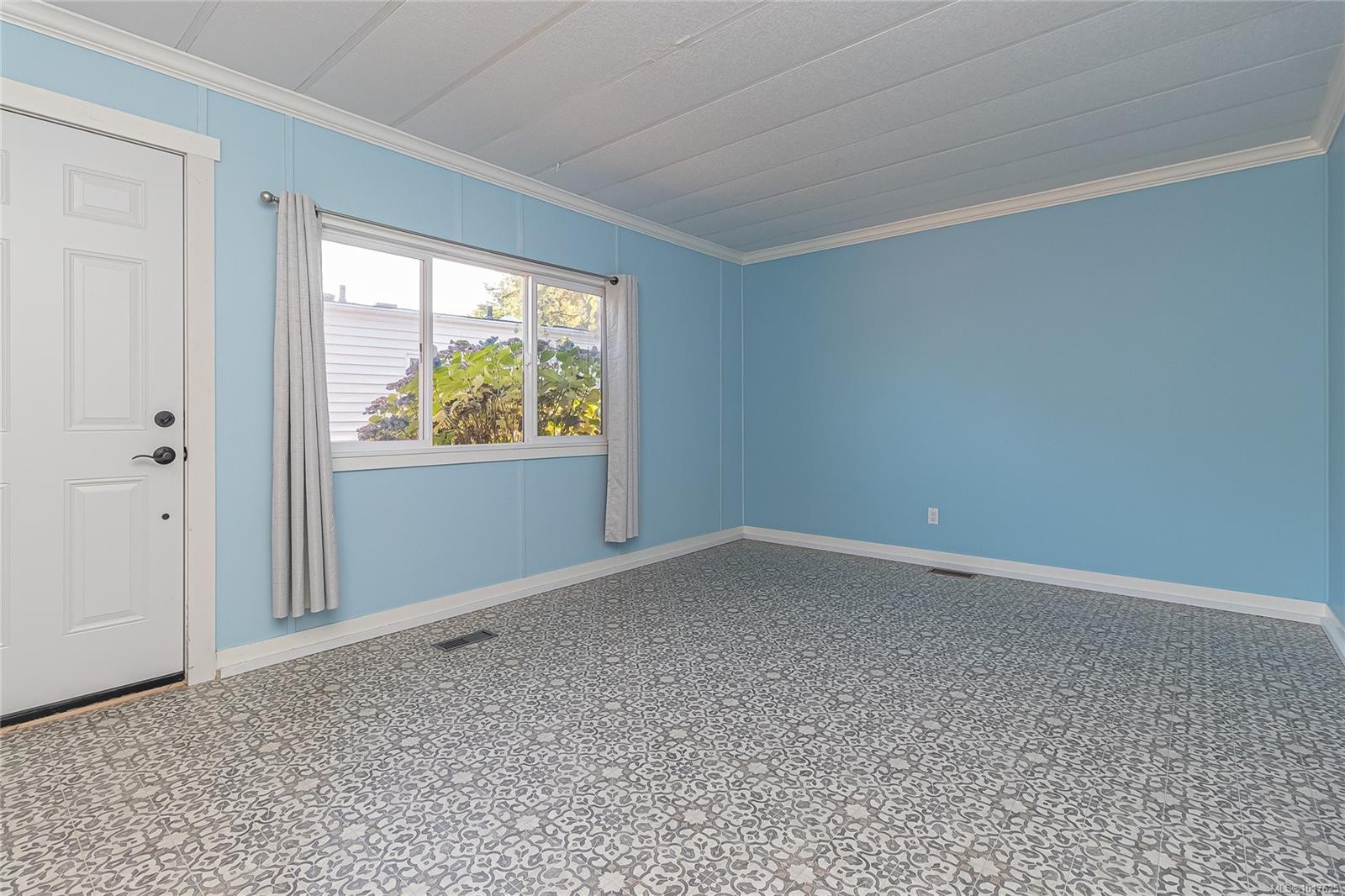 2135 Summergate Blvd, Sidney, BC