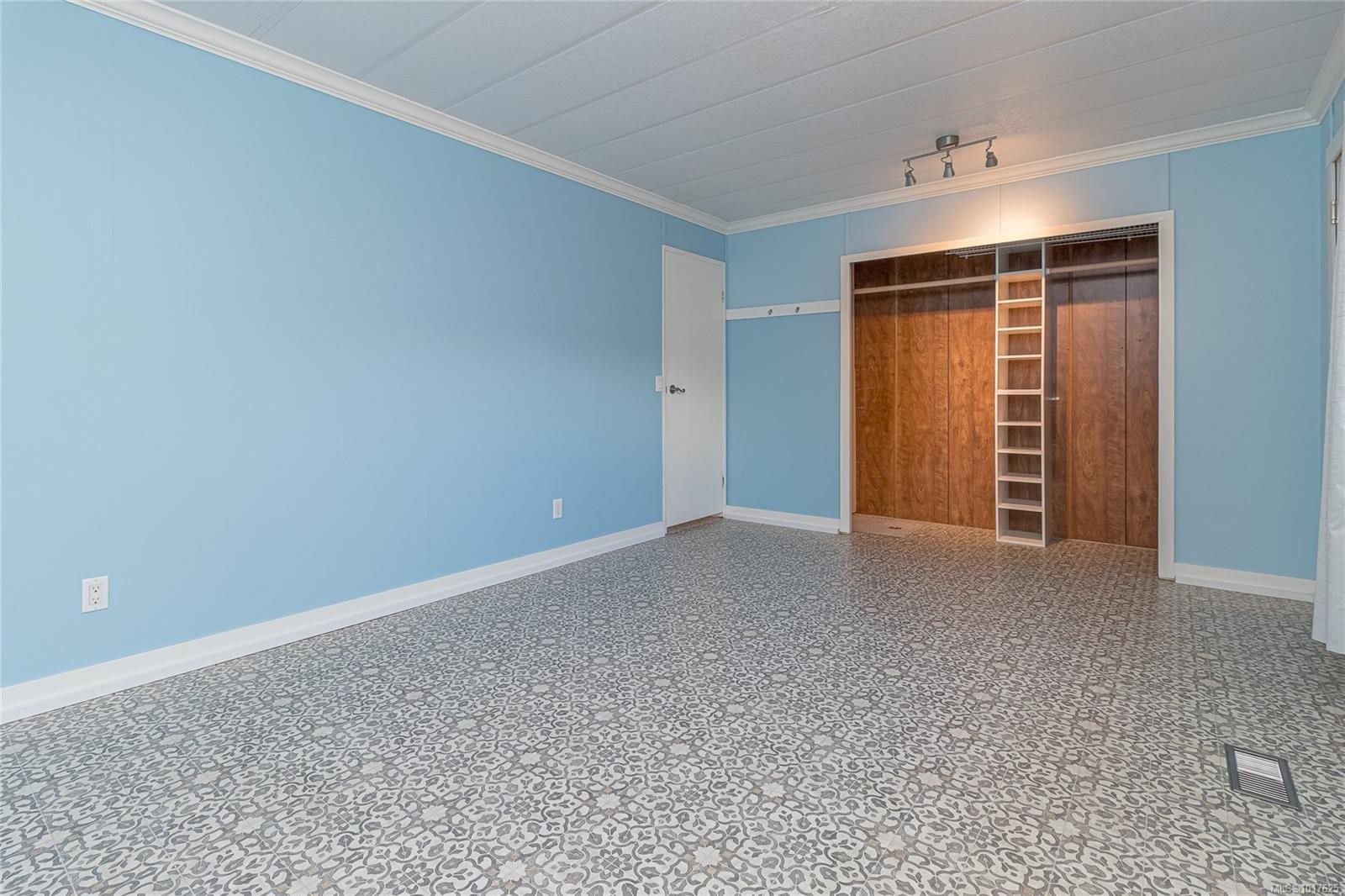 2135 Summergate Blvd, Sidney, BC