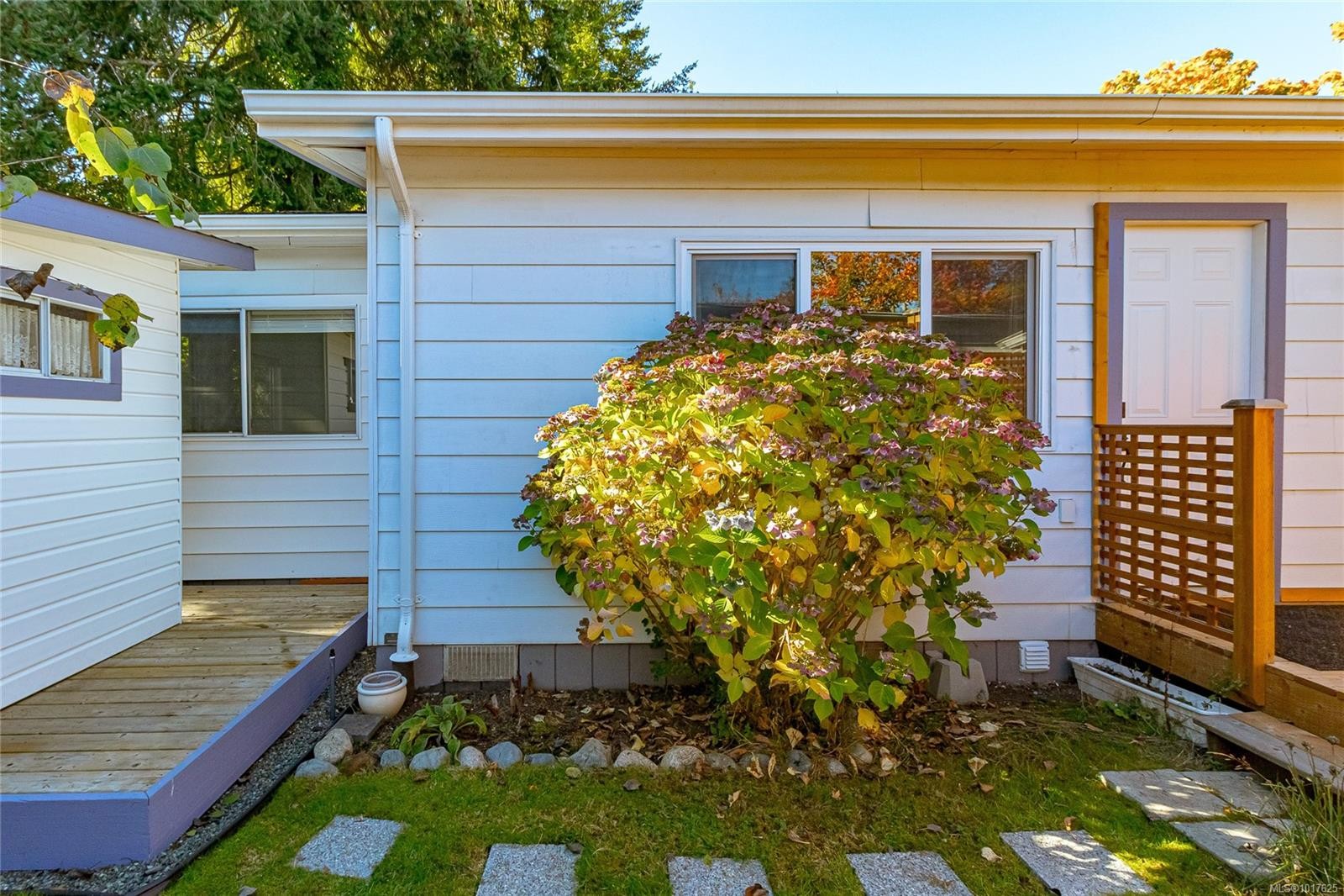 2135 Summergate Blvd, Sidney, BC