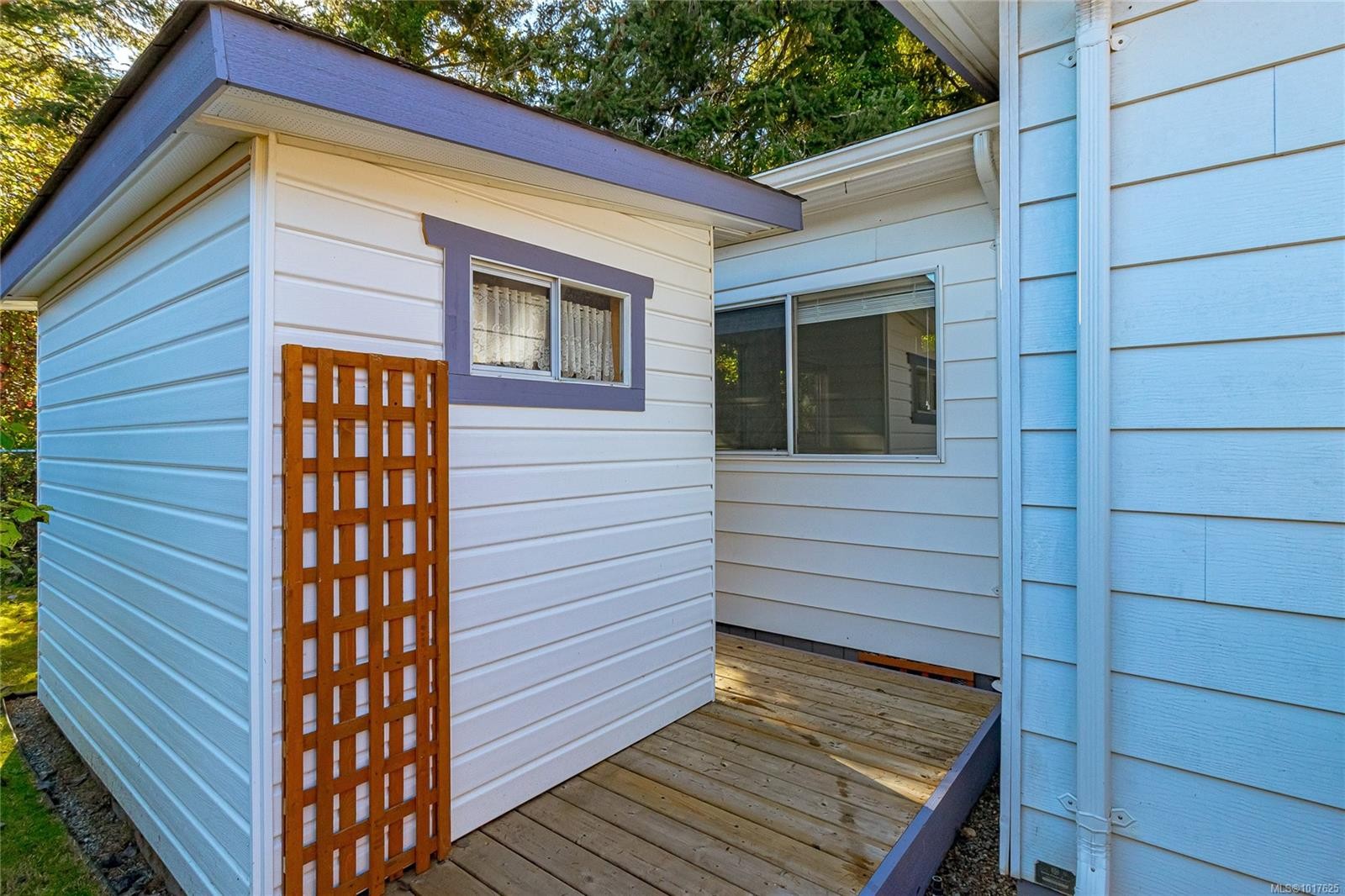 2135 Summergate Blvd, Sidney, BC