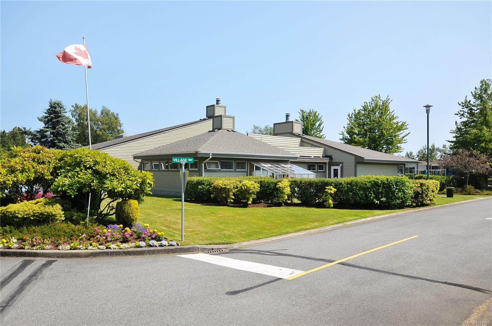 2135 Summergate Blvd, Sidney, BC