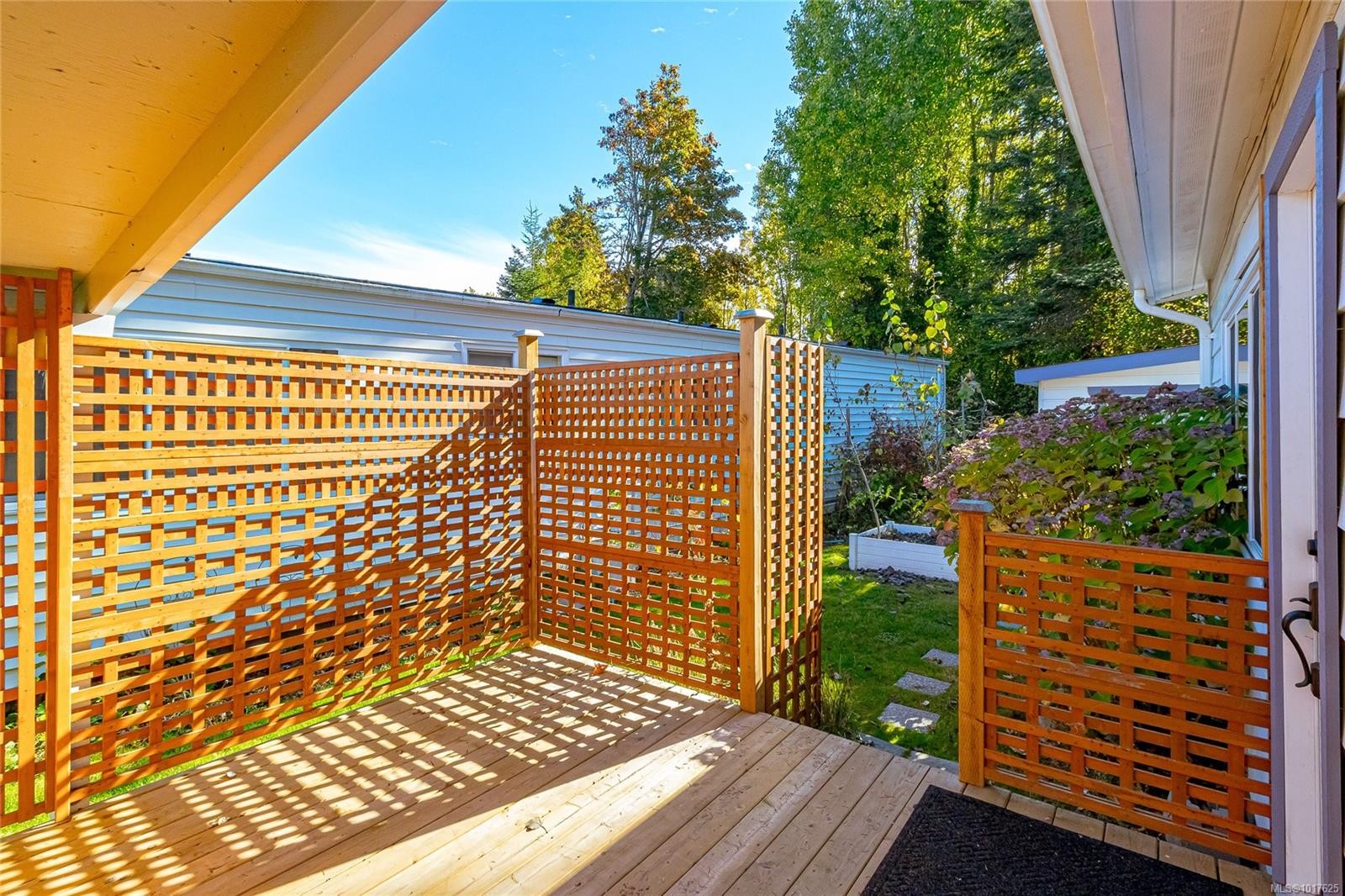 2135 Summergate Blvd, Sidney, BC