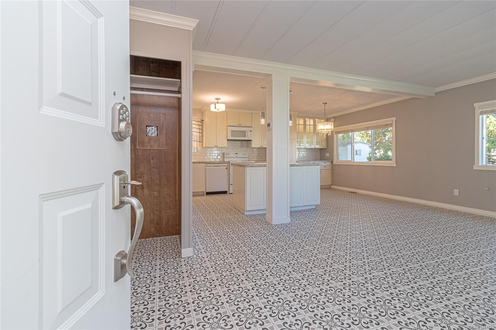 2135 Summergate Blvd, Sidney, BC