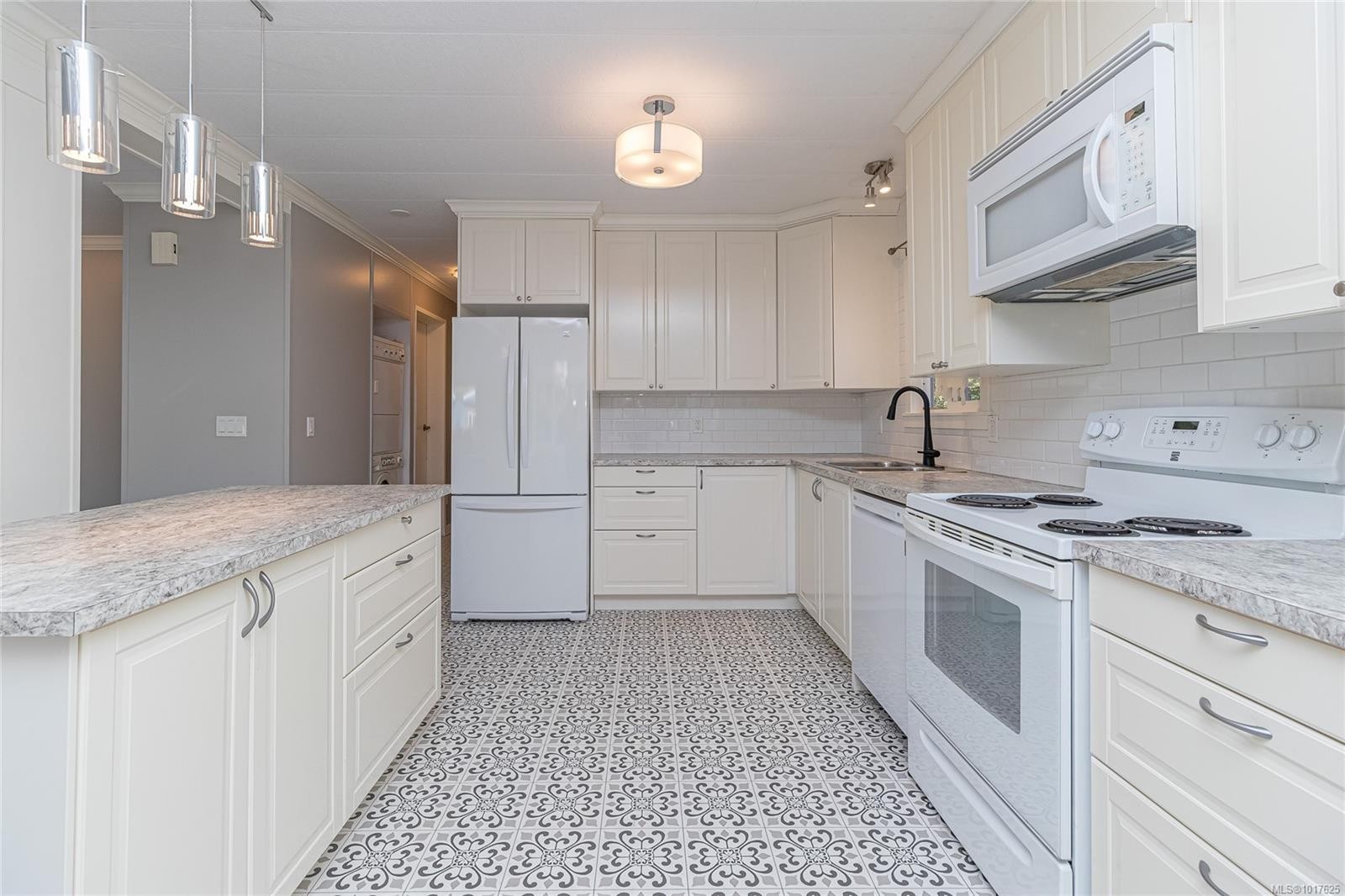 2135 Summergate Blvd, Sidney, BC